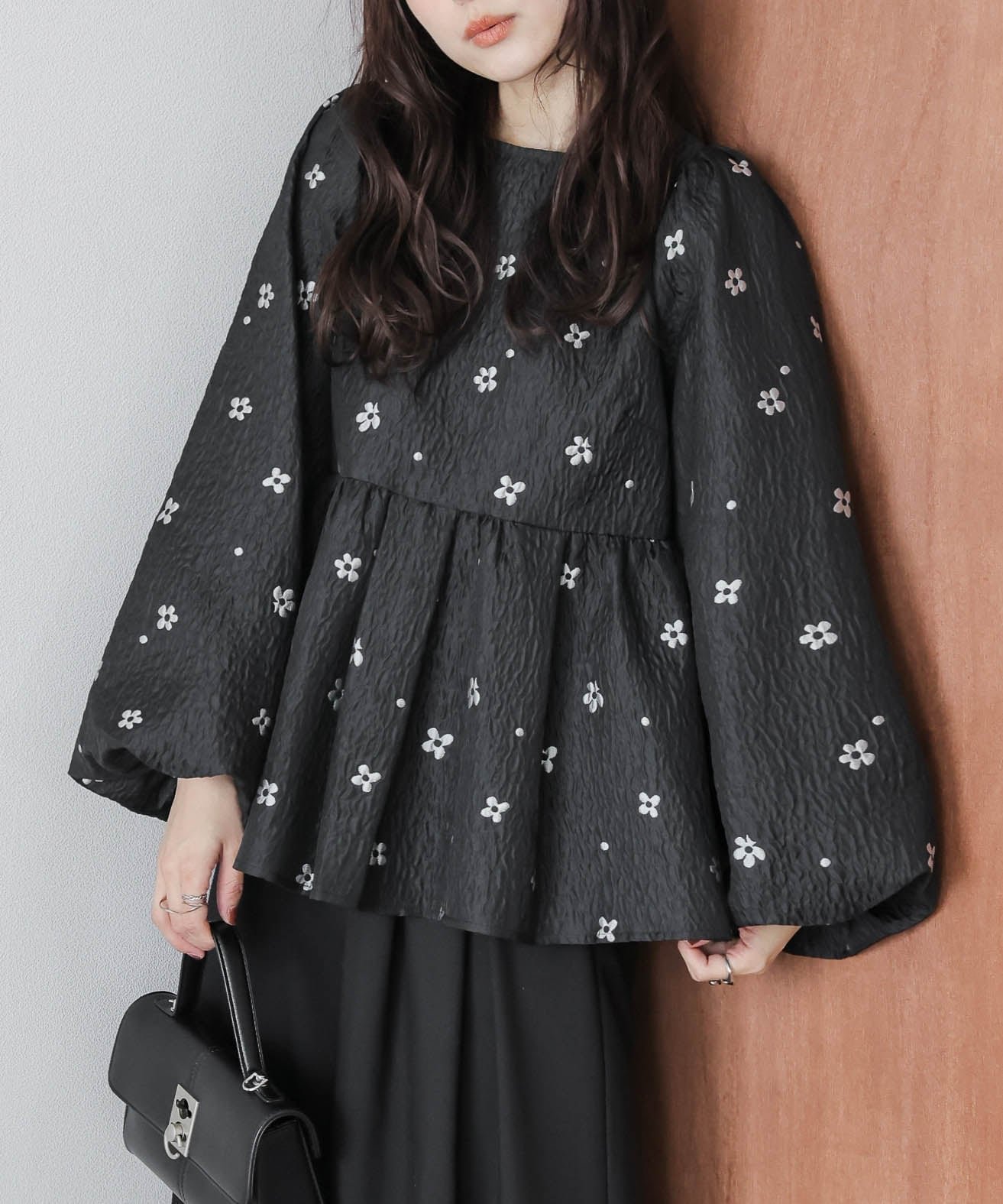 【ラジュール/Lajour】のフラワージャガードペプラムトップス 大人の最旬トレンドファッション＆コーディネート founy(ファウニー) 　ファッション　Fashion　レディースファッション　Fashion for Women　トップス・カットソー　Cut & Sew Tops　シンプル　Simple, Minimal　スリーブ　Sleeve, Long Sleeve / Short Sleeve　バルーン　Balloon, Balloon Silhouette　フェミニン　Feminine, Girly　ペプラム　Peplum, Flared Hem　エレガント 上品　Elegant　切替　Switching, Contrast Panel　 other-1|ID: prp329100004983231 ipo3291000000037330928
