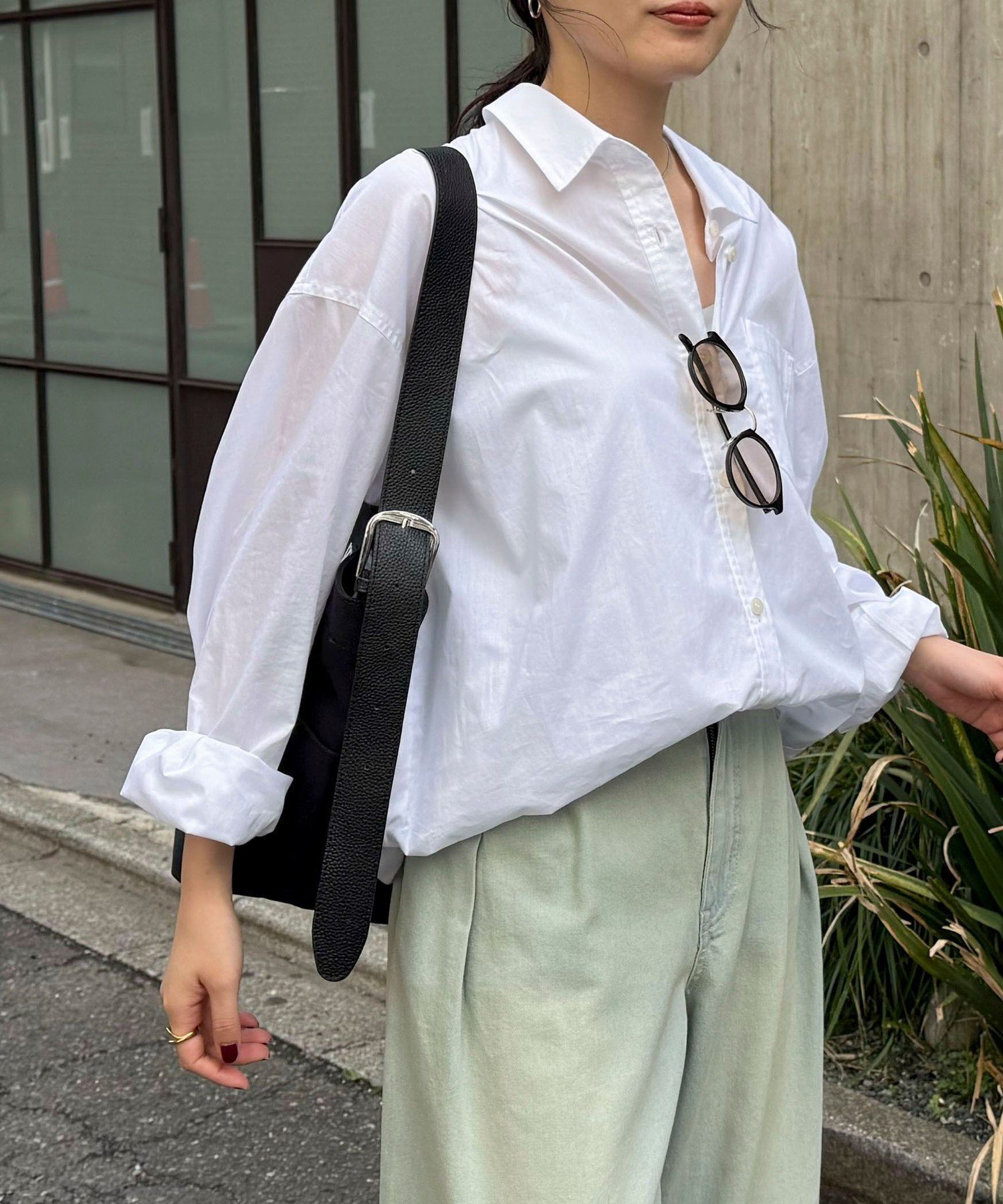 【フレディ&グロスター/FREDY&GLOSTER】の汗染み軽減加工シャツブルゾン インテリア・キッズ・メンズ・レディースファッション・服の通販 founy(ファウニー) 　ファッション　Fashion　レディースファッション　Fashion for Women　アウター　Coat / Outerwear Collection　ブルゾンジャケット・スポーティアウター　Blouson Jackets　トップス・カットソー　Cut & Sew Tops　シャツ・ブラウス・オフィスカジュアル　Elegant Blouses & Button-Ups　春　Spring　ドローコード　Drawcord, Drawstring Cord　ブルゾン　Blouson, Bomber Jacket　ワンポイント　One Point, Statement Accent　S/S・春夏　SS, Spring/Summer, Warm Season　おすすめ　Recommended / Our Picks　夏　Summer　2026年　2026　2026春夏・S/S　Spring/Summer 2026 SS26　オフホワイト|ID: prp329100004983237 ipo3291000000037330974