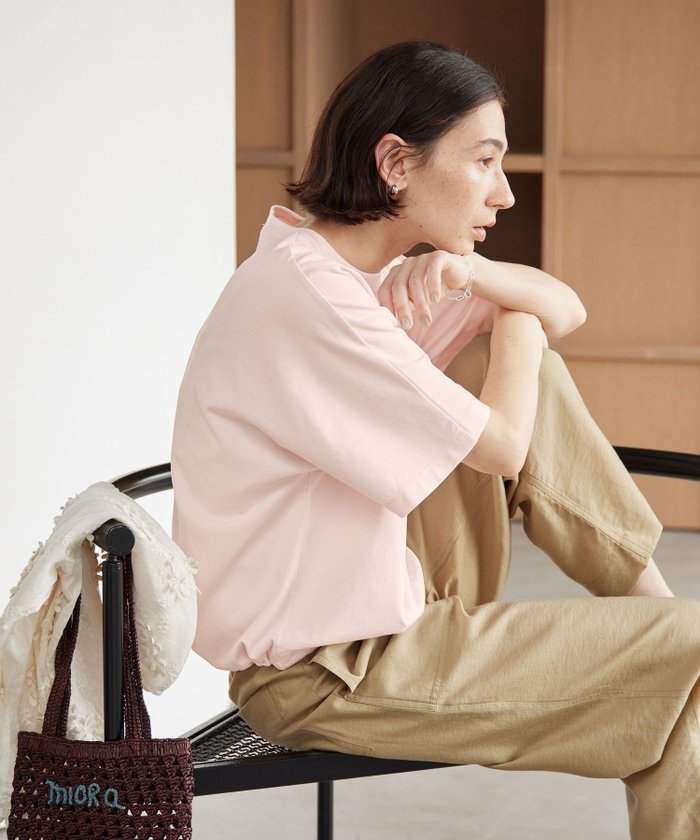 【ビューティ&ユース ユナイテッドアローズ/BEAUTY&YOUTH / UNITED ARROWS】のヘム ドローストリング 5分袖 Tシャツ インテリア・キッズ・メンズ・レディースファッション・服の通販 founy(ファウニー) https://founy.com/ ファッション Fashion レディースファッション Fashion for Women トップス・カットソー Cut & Sew Tops シャツ・ブラウス・オフィスカジュアル Elegant Blouses & Button-Ups ロングTシャツ・Tシャツ Longline T-Shirts & Tees スラックス Slacks, Dress Pants スリーブ Sleeve, Long Sleeve / Short Sleeve センター Center, Center Line ドローコード Drawcord, Drawstring Cord ドローストリング Drawstring, Pull Cord フォルム Silhouette, Form ベーシック Basic, Essential ボトム Bottoms, Lower Wear おすすめ Recommended / Our Picks |ID: prp329100004983240 ipo3291000000037330982