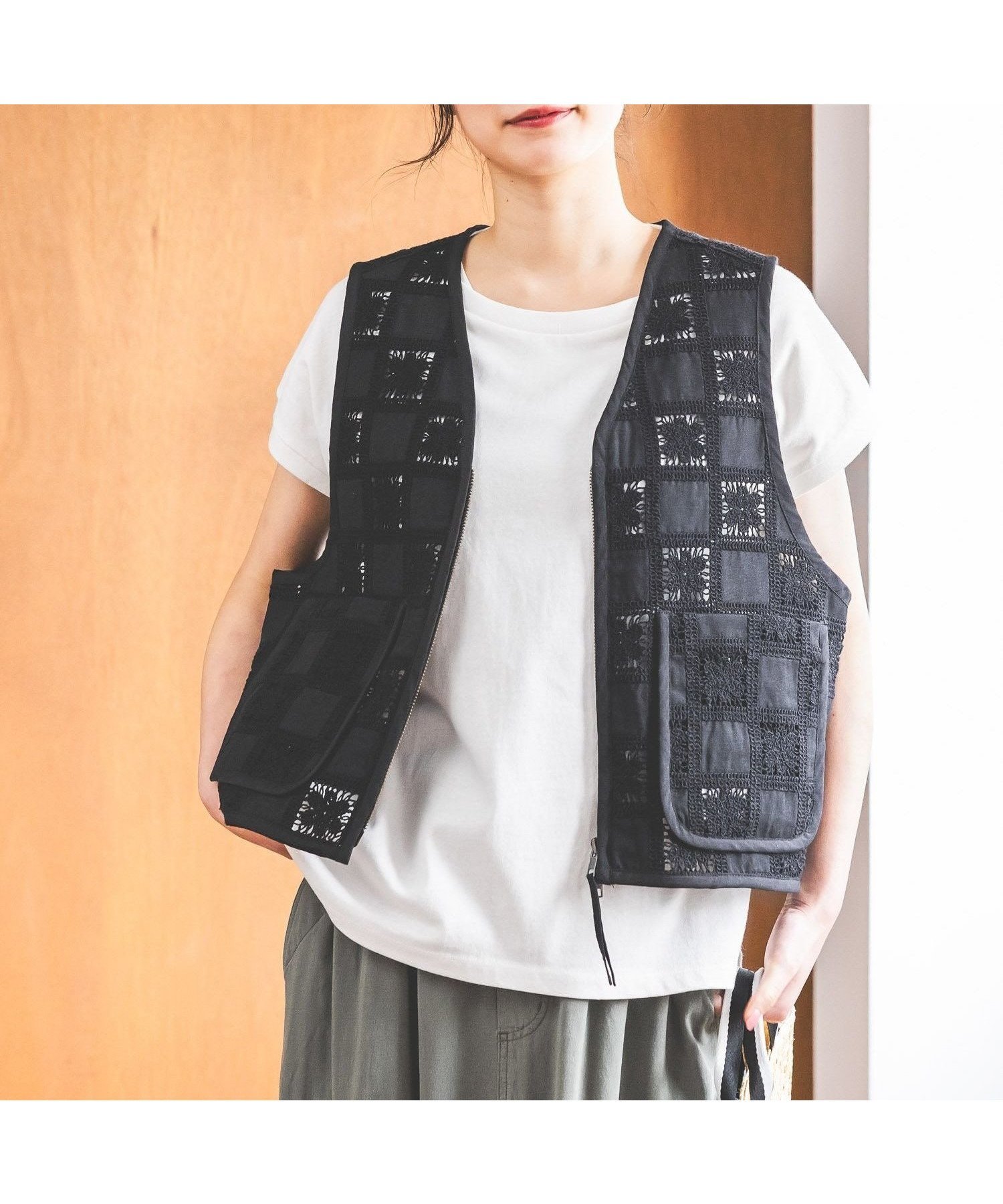 【ニコアンド/niko and】のクラフトレースZIPベスト インテリア・キッズ・メンズ・レディースファッション・服の通販 founy(ファウニー) 　ファッション　Fashion　レディースファッション　Fashion for Women　アウター　Coat / Outerwear Collection　トップス・カットソー　Cut & Sew Tops　ベスト&ジレ / 重ね着スタイル　Vests & Gilets　おすすめ　Recommended / Our Picks　インナー　Innerwear　チェック　Check, Plaid, Tartan　ベスト　Vest, Waistcoat　ポケット　Pocket, Pocket Detail　レース　Lace, Lace Fabric　ブラック|ID: prp329100004983243 ipo3291000000037330998