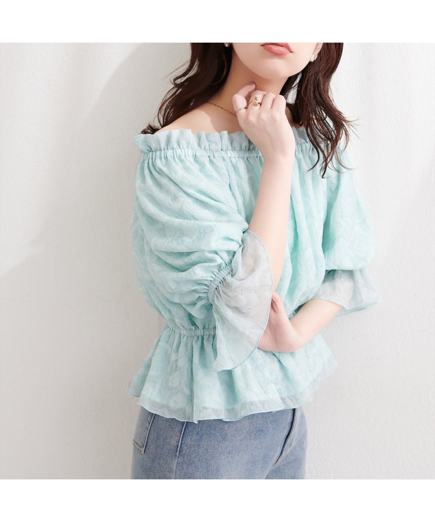 【ナチュラルクチュール/natural couture】のチューリップ柄オフショルペプラムブラウス インテリア・キッズ・メンズ・レディースファッション・服の通販 founy(ファウニー) 　ファッション　Fashion　レディースファッション　Fashion for Women　トップス・カットソー　Cut & Sew Tops　シャツ・ブラウス・オフィスカジュアル　Elegant Blouses & Button-Ups　アクセサリー　Fashion Accessories　春　Spring　シンプル　Simple, Minimal　チューリップ　Tube, Tube Top　デニム　Denim, Jeans Material　バランス　Balance, Style Balance　フェミニン　Feminine, Girly　フリル　Frill, Ruffle　ペプラム　Peplum, Flared Hem　S/S・春夏　SS, Spring/Summer, Warm Season　再入荷　Restock / Back in Stock　夏　Summer　エレガント 上品　Elegant　2026年　2026　2026春夏・S/S　Spring/Summer 2026 SS26　ブルー|ID: prp329100004983254 ipo3291000000037331059