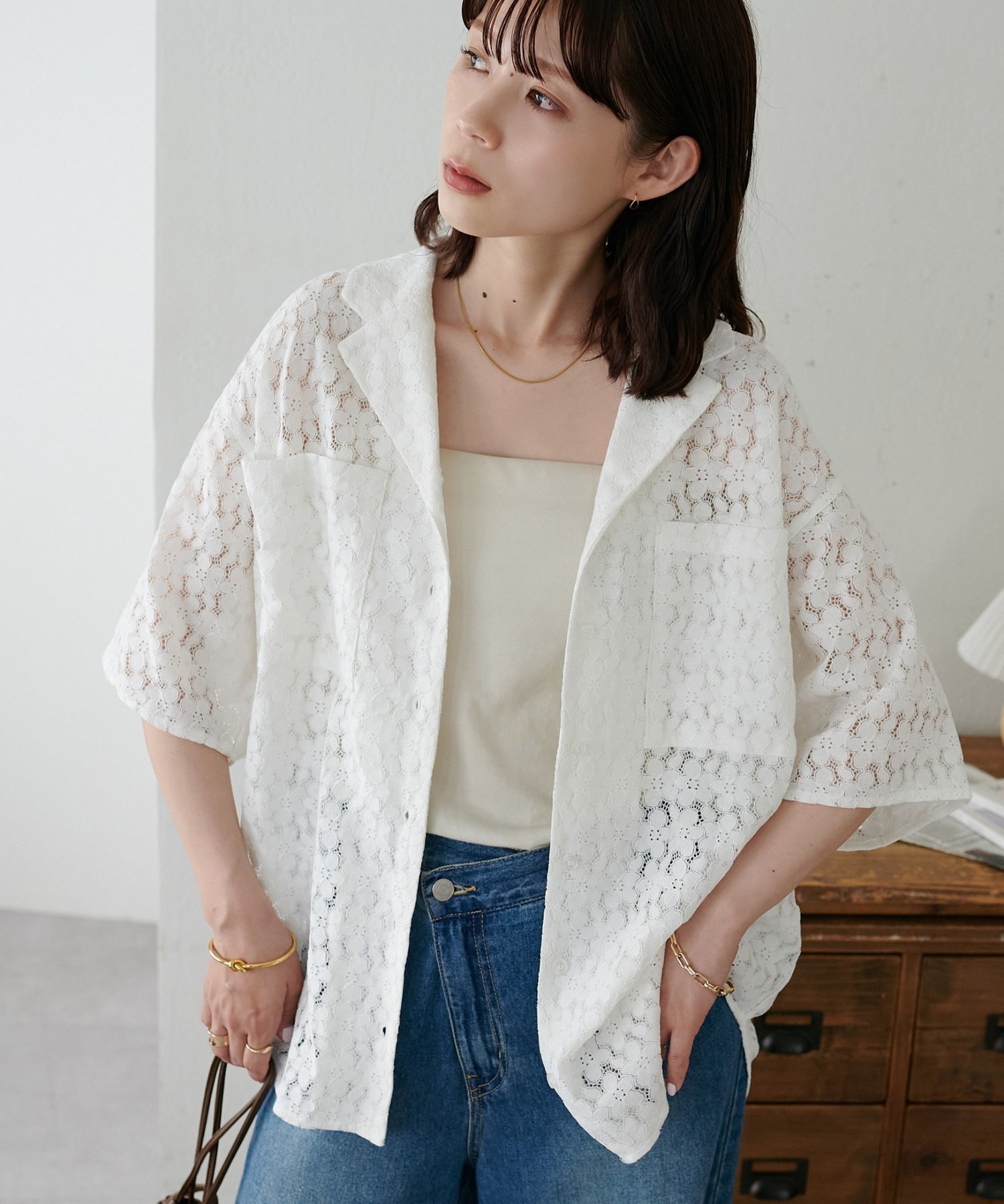 【ディスコート/Discoat】の【WEB限定】開襟レースブラウス インテリア・キッズ・メンズ・レディースファッション・服の通販 founy(ファウニー) 　ファッション　Fashion　レディースファッション　Fashion for Women　トップス・カットソー　Cut & Sew Tops　シャツ・ブラウス・オフィスカジュアル　Elegant Blouses & Button-Ups　おすすめ　Recommended / Our Picks　カーゴパンツ　Cargo Pants, Utility Pants　キャミソール　Camisole, Spaghetti Strap Top　スラックス　Slacks, Dress Pants　タンク　Tank Top, Sleeveless Top　ダウン　Down, Puffer　デニム　Denim, Jeans Material　レース　Lace, Lace Fabric　エレガント 上品　Elegant　羽織　Haori, Light Jacket　オフホワイト|ID: prp329100004983258 ipo3291000000037331084