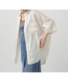 【ベイフロー/BAYFLOW】の簡単ブラウジング仕様 2WAYスタンダート半袖シャツ 大人の最旬トレンドファッション＆コーディネート founy(ファウニー) ファッション Fashion レディースファッション Fashion for Women トップス・カットソー Cut & Sew Tops シャツ・ブラウス・オフィスカジュアル Elegant Blouses & Button-Ups おすすめ Recommended / Our Picks フロント Front, Front Design ブラウジング Blouson Silhouette, Cinched Waist ポケット Pocket, Pocket Detail 人気 Popular, Best Seller 半袖 Short Sleeve, Half Sleeve 羽織 Haori, Light Jacket 長袖 Long Sleeve, Full Sleeve thumbnail オフホワイト11|ID: prp329100004983269 ipo3291000000037331138