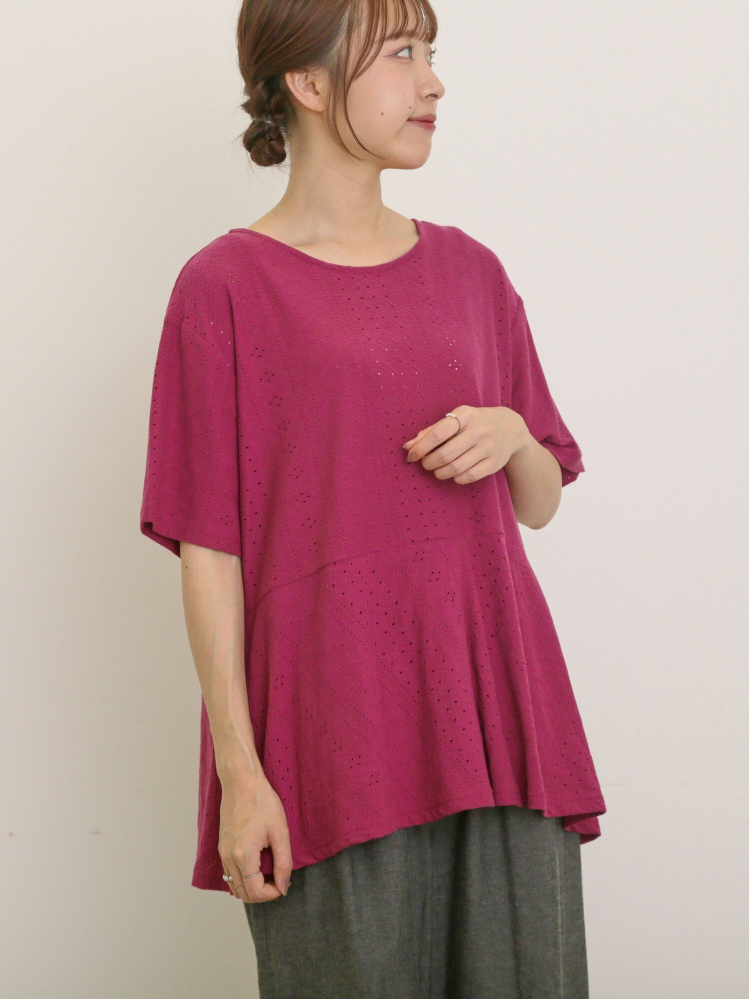 【サマンサモスモス/Samansa Mos2】のアイレット切替フリルカットソー インテリア・キッズ・メンズ・レディースファッション・服の通販 founy(ファウニー) 　ファッション　Fashion　レディースファッション　Fashion for Women　トップス・カットソー　Cut & Sew Tops　カットソー・ベーシックTシャツ　Cut-and-Sewn Tops / Stretch Tees & Basics　アイレット　Eyelet Lace　カットソー　Cut and Sewn Top　ガーリー　Girly, Feminine Style　フレア　Flare, Flared　リラックス　Relax, Relaxed Fit　切替　Switching, Contrast Panel　ピンク|ID: prp329100004983272 ipo3291000000037331156