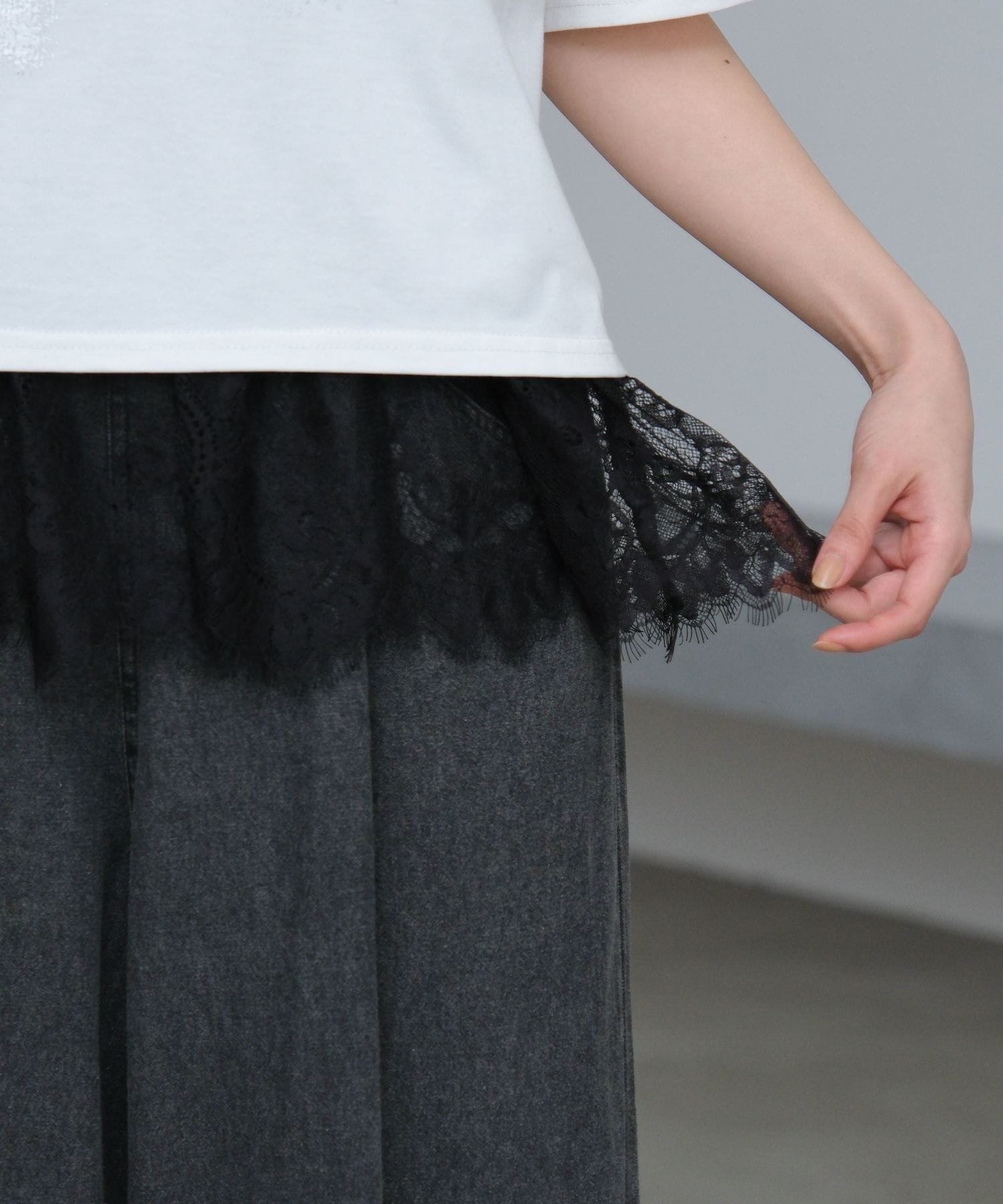 【ラコレ/LAKOLE】のアソート裾レイヤードノースリーブ インテリア・キッズ・メンズ・レディースファッション・服の通販 founy(ファウニー) 　ファッション　Fashion　レディースファッション　Fashion for Women　トップス・カットソー　Cut & Sew Tops　キャミソール&ノースリーブ　Camisoles & Sleeveless Tops　おすすめ　Recommended / Our Picks　インナー　Innerwear　カットソー　Cut and Sewn Top　シンプル　Simple, Minimal　スウェット / スエット　Sweatshirt, Sweatwear　ノースリーブ　Sleeveless, No-Sleeve　レース　Lace, Lace Fabric　人気　Popular, Best Seller　切替　Switching, Contrast Panel　ブラック×レース|ID: prp329100004983282 ipo3291000000037331206