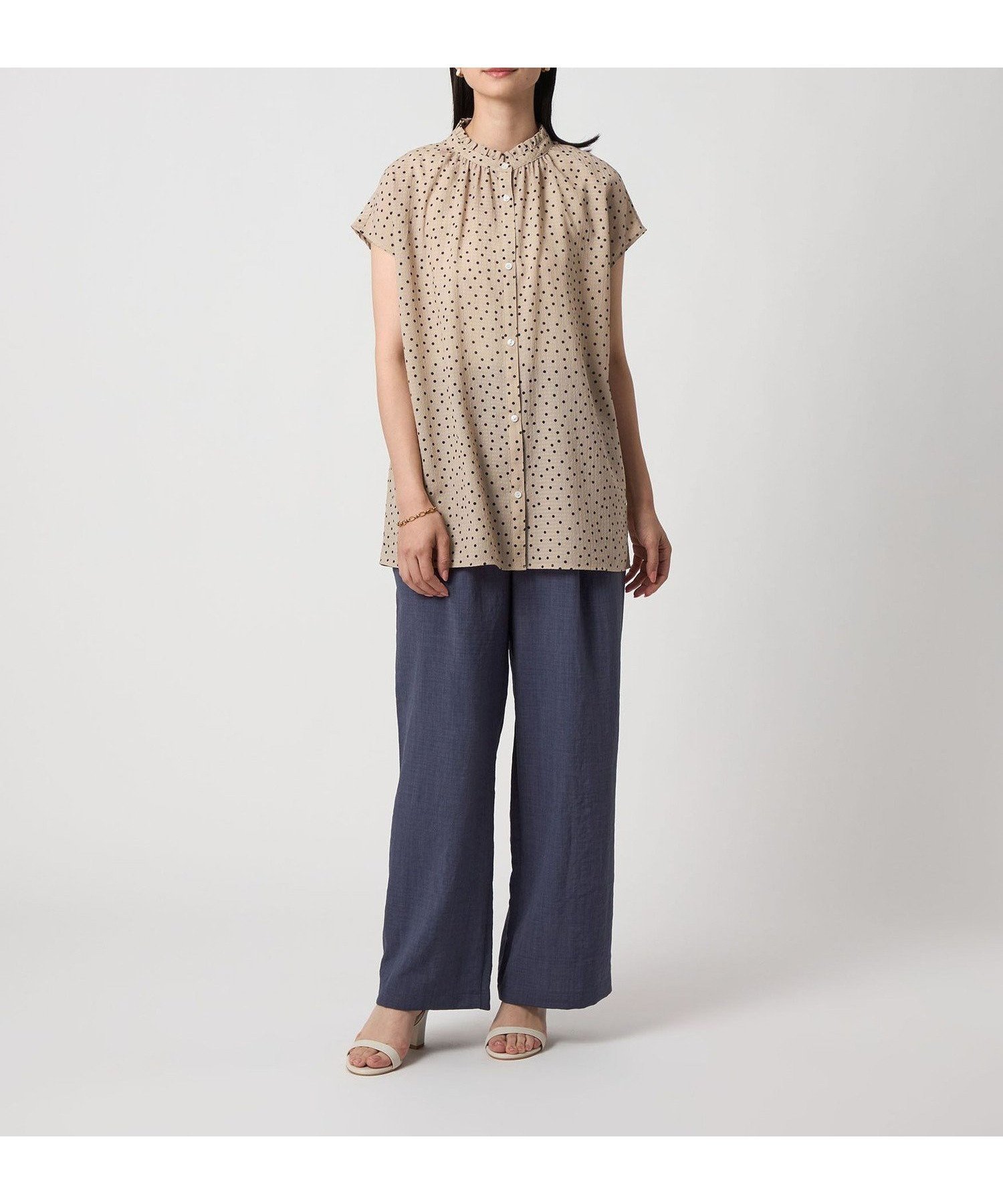 【ユナイテッドアローズ/UNITED ARROWS】のラッフル フリルネックブラウス A DAY IN THE LIFE インテリア・キッズ・メンズ・レディースファッション・服の通販 founy(ファウニー) 　ファッション　Fashion　レディースファッション　Fashion for Women　トップス・カットソー　Cut & Sew Tops　シャツ・ブラウス・オフィスカジュアル　Elegant Blouses & Button-Ups　インナー　Innerwear　キャミワンピース　Cami Dress, Slip Dress　サッカー　Seersucker, Summer Fabric　シアー　Sheer, See-Through　シンプル　Simple, Minimal　スリーブ　Sleeve, Long Sleeve / Short Sleeve　フレンチ　French, French Style　ラッフル　Ruffle, Frill　ワイド　Wide, Wide Fit　アウトレット　Outlet / Clearance　おすすめ　Recommended / Our Picks　エレガント 上品　Elegant　NATURAL|ID: prp329100004983286 ipo3291000000037331242