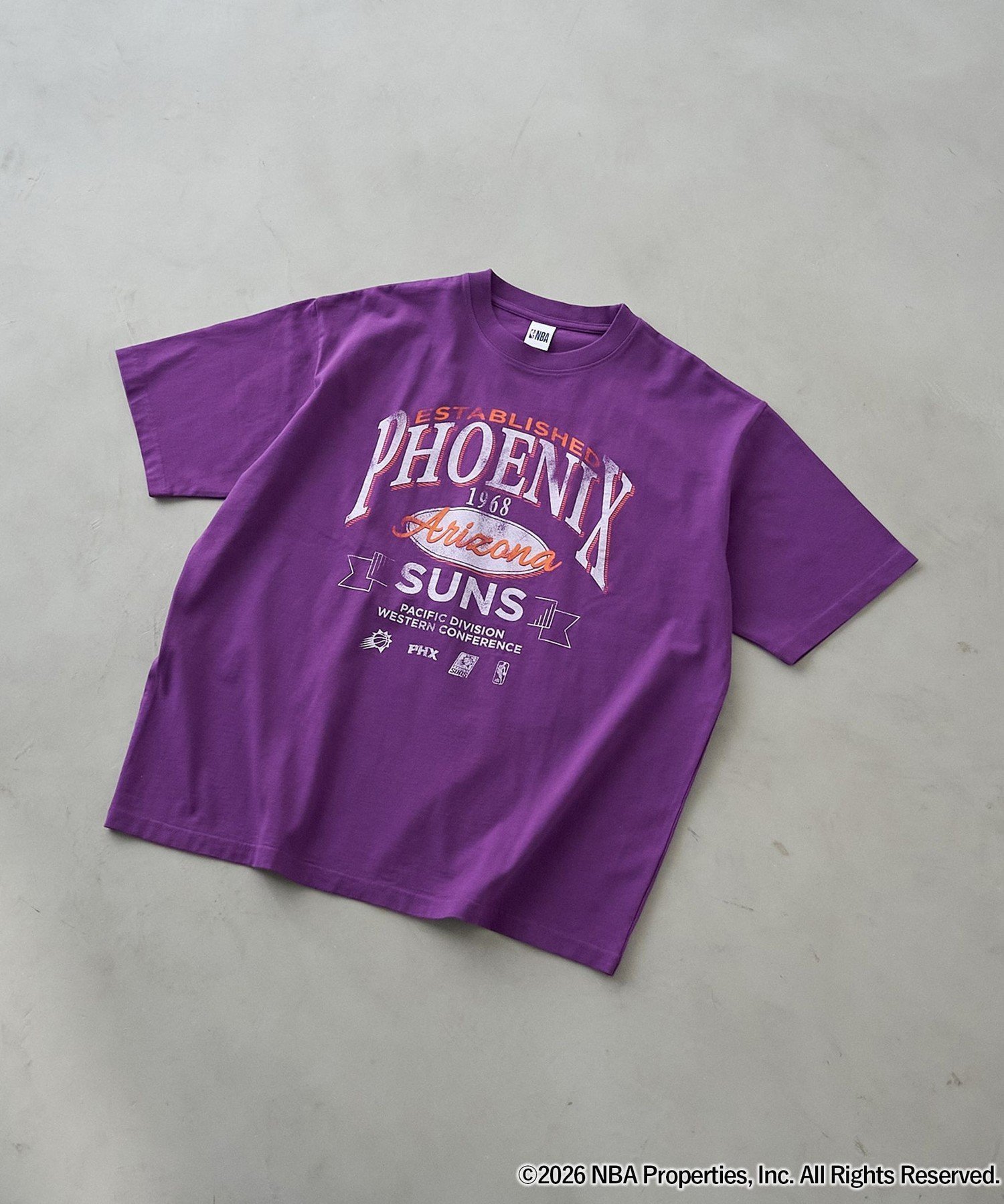 【コーエン/COEN】のNBA別注ヴィンテージライクプリントTシャツ インテリア・キッズ・メンズ・レディースファッション・服の通販 founy(ファウニー) 　ファッション　Fashion　レディースファッション　Fashion for Women　トップス・カットソー　Cut & Sew Tops　シャツ・ブラウス・オフィスカジュアル　Elegant Blouses & Button-Ups　ロングTシャツ・Tシャツ　Longline T-Shirts & Tees　ウォッシュ　Washed Finish　ヴィンテージ　Vintage Style　春　Spring　グラフィック　Graphic, Graphic Design　シンプル　Simple, Minimal　デニム　Denim, Jeans Material　別注　Limited Edition, Custom Order　S/S・春夏　SS, Spring/Summer, Warm Season　おすすめ　Recommended / Our Picks　夏　Summer　2026年　2026　2026春夏・S/S　Spring/Summer 2026 SS26　PURPLE|ID: prp329100004983288 ipo3291000000037331258