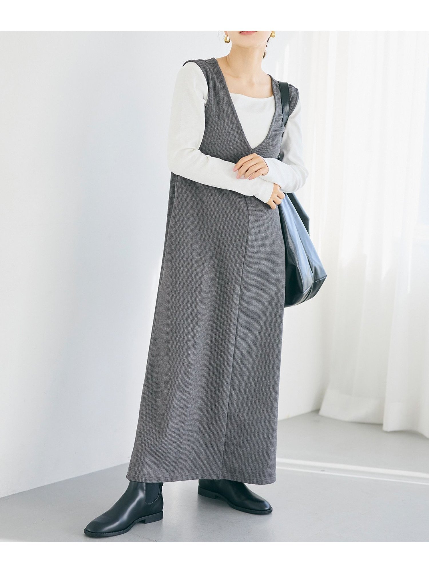 【コカ/COCA】のエンボス Vネックワンピース 大人の最旬トレンドファッション＆コーディネート founy(ファウニー) 　ファッション　Fashion　レディースファッション　Fashion for Women　ワンピース　Dresses　インナー　Innerwear　春　Spring　シンプル　Simple, Minimal　ストレッチ　Stretch, Stretchy Fabric　スリット　Slit, Slit Detail　スリーブ　Sleeve, Long Sleeve / Short Sleeve　定番　Standard, Basic Item　ノースリーブ　Sleeveless, No-Sleeve　バルーン　Balloon, Balloon Silhouette　ポケット　Pocket, Pocket Detail　無地　Plain, Solid Color　ロング　Long, Long-Length　エレガント 上品　Elegant　ビジネス 仕事 通勤　Business / Work / Commuting　2026年　2026　2026春夏・S/S　Spring/Summer 2026 SS26　 other-1|ID: prp329100004983300 ipo3291000000037331329