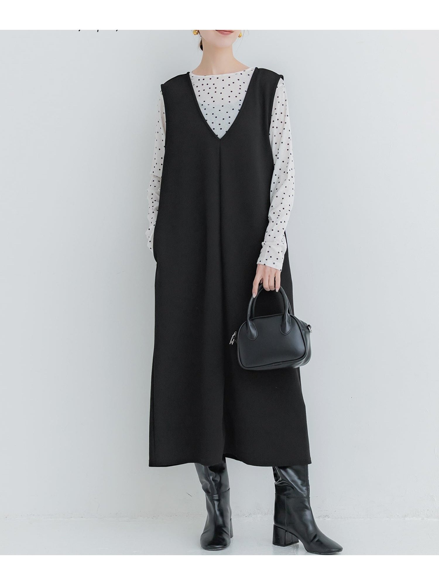 【コカ/COCA】のエンボス Vネックワンピース インテリア・キッズ・メンズ・レディースファッション・服の通販 founy(ファウニー) 　ファッション　Fashion　レディースファッション　Fashion for Women　ワンピース　Dresses　インナー　Innerwear　春　Spring　シンプル　Simple, Minimal　ストレッチ　Stretch, Stretchy Fabric　スリット　Slit, Slit Detail　スリーブ　Sleeve, Long Sleeve / Short Sleeve　定番　Standard, Basic Item　ノースリーブ　Sleeveless, No-Sleeve　バルーン　Balloon, Balloon Silhouette　ポケット　Pocket, Pocket Detail　無地　Plain, Solid Color　ロング　Long, Long-Length　エレガント 上品　Elegant　ビジネス 仕事 通勤　Business / Work / Commuting　2026年　2026　2026春夏・S/S　Spring/Summer 2026 SS26　Black|ID: prp329100004983300 ipo3291000000037331331