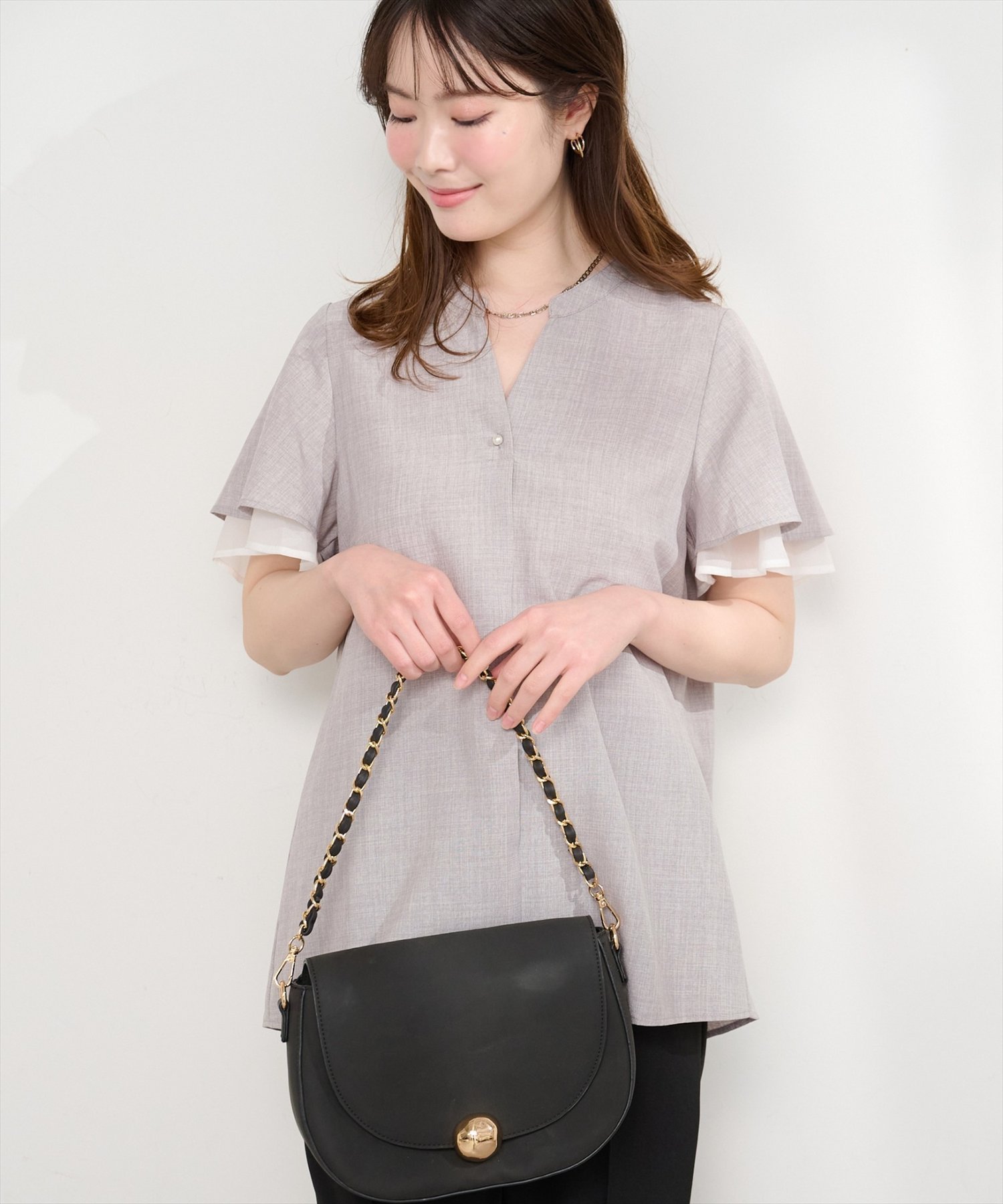 【ナチュラルクチュール/natural couture】の袖口シアーパール釦スキッパーブラウス インテリア・キッズ・メンズ・レディースファッション・服の通販 founy(ファウニー) 　ファッション　Fashion　レディースファッション　Fashion for Women　トップス・カットソー　Cut & Sew Tops　シャツ・ブラウス・オフィスカジュアル　Elegant Blouses & Button-Ups　アクセサリー　Fashion Accessories　シンプル　Simple, Minimal　スキッパー　Skipper, Open Collar　スマート　Smart, Elegant　ダウン　Down, Puffer　デニム　Denim, Jeans Material　フォーマル　Formal, Dressy　フリル　Frill, Ruffle　ワイド　Wide, Wide Fit　再入荷　Restock / Back in Stock　エレガント 上品　Elegant　2026年　2026　2026春夏・S/S　Spring/Summer 2026 SS26　ライトグレー|ID: prp329100004983305 ipo3291000000037331357