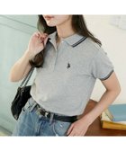 【フリークスストア/FREAK'S STORE】の別注 ライン入りワンポイント刺繍ポロシャツ 限定展開 大人の最旬トレンドファッション＆コーディネート founy(ファウニー) ファッション Fashion レディースファッション Fashion for Women トップス・カットソー Cut & Sew Tops シャツ・ブラウス・オフィスカジュアル Elegant Blouses & Button-Ups ポロシャツ・きれいめカジュアル Smart-Casual Polo Tops イエロー Yellow 鹿の子 Piqué, Kanoko Fabric ショーツ Shorts, Short Pants シンプル Simple, Minimal ジャケット Jacket, Outerwear スペシャル Special, Limited Edition スラックス Slacks, Dress Pants デニム Denim, Jeans Material トレンド Trend, Trending Now 人気 Popular, Best Seller バレエ Ballet, Ballet Style フィット Fit, Slim Fit プリーツ Pleats, Pleated ポロシャツ Polo Shirt, Collared Tee 別注 Limited Edition, Custom Order リボン Ribbon, Bow ワンポイント One Point, Statement Accent S/S・春夏 SS, Spring/Summer, Warm Season おすすめ Recommended / Our Picks 夏 Summer エレガント 上品 Elegant 2026年 2026 2026春夏・S/S Spring/Summer 2026 SS26 thumbnail グレー|ID: prp329100004983307 ipo3291000000037331371