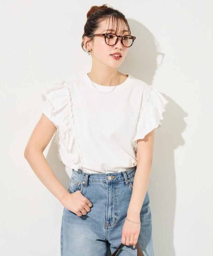 【フリークスストア/FREAK'S STORE】の限定展開 フリル スリーブ Tシャツ インテリア・キッズ・メンズ・レディースファッション・服の通販 founy(ファウニー) 　ファッション　Fashion　レディースファッション　Fashion for Women　トップス・カットソー　Cut & Sew Tops　シャツ・ブラウス・オフィスカジュアル　Elegant Blouses & Button-Ups　ロングTシャツ・Tシャツ　Longline T-Shirts & Tees　2026年　2026　2026春夏・S/S　Spring/Summer 2026 SS26　カットソー　Cut and Sewn Top　スリーブ　Sleeve, Long Sleeve / Short Sleeve　トレンド　Trend, Trending Now　フリル　Frill, Ruffle　夏　Summer　S/S・春夏　SS, Spring/Summer, Warm Season　オフホワイト|ID: prp329100004983313 ipo3291000000037331430