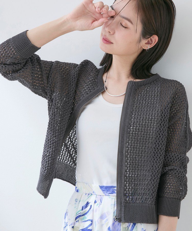 【インディヴィ/INDIVI】の【洗える/コットン】メッシュジップニットカーディガン インテリア・キッズ・メンズ・レディースファッション・服の通販 founy(ファウニー) 　ファッション　Fashion　レディースファッション　Fashion for Women　トップス・カットソー　Cut & Sew Tops　ニット　Knit Tops & Sweaters　カーディガン・羽織り　Layered Style Cardigans　春　Spring　洗える　Machine Washable　カーディガン　Cardigan, Knitwear　キャミソール　Camisole, Spaghetti Strap Top　コンパクト　Compact, Small Size　シアー　Sheer, See-Through　ショート　Short, Short Length　スマート　Smart, Elegant　スリーブ　Sleeve, Long Sleeve / Short Sleeve　バランス　Balance, Style Balance　フェミニン　Feminine, Girly　フロント　Front, Front Design　ブルゾン　Blouson, Bomber Jacket　メッシュ　Mesh, Net Fabric　リラックス　Relax, Relaxed Fit　ロング　Long, Long-Length　ワイド　Wide, Wide Fit　S/S・春夏　SS, Spring/Summer, Warm Season　おすすめ　Recommended / Our Picks　夏　Summer　チャコールグレー|ID: prp329100004983326 ipo3291000000037331506