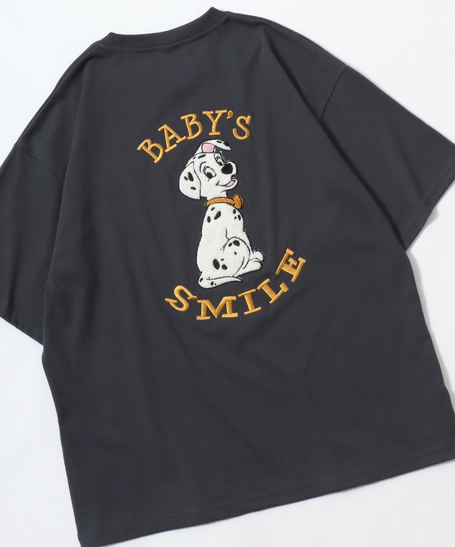 【サロン ハミュー/salong hameu】のDisney ディズニー Tシャツ メンズ キャラクター ビッグシルエット ミッキーマウス サガラ刺繍 ワッペン 半袖 ティーシャツ レディース ユニセックス インテリア・キッズ・メンズ・レディースファッション・服の通販 founy(ファウニー) 　ファッション　Fashion　レディースファッション　Fashion for Women　トップス・カットソー　Cut & Sew Tops　シャツ・ブラウス・オフィスカジュアル　Elegant Blouses & Button-Ups　ロングTシャツ・Tシャツ　Longline T-Shirts & Tees　インナー　Innerwear　春　Spring　カリフォルニア　California, Cali Style　キャミワンピース　Cami Dress, Slip Dress　キャラクター　Character, Licensed Characters　ジャケット　Jacket, Outerwear　スウェット / スエット　Sweatshirt, Sweatwear　スニーカー　Sneakers, Trainers　スラックス　Slacks, Dress Pants　デニム　Denim, Jeans Material　トレーナー　Sweatshirt, Trainer　人気　Popular, Best Seller　ビッグ　Big, Oversized　フレア　Flare, Flared　ブルゾン　Blouson, Bomber Jacket　半袖　Short Sleeve, Half Sleeve　帽子　Hat, Headwear　メンズ　Men's, Menswear　ロング　Long, Long-Length　ワイド　Wide, Wide Fit　再入荷　Restock / Back in Stock　プチプライス・低価格　Affordable / Budget Price　おすすめ　Recommended / Our Picks　スミクロ|ID: prp329100004983333 ipo3291000000037331565