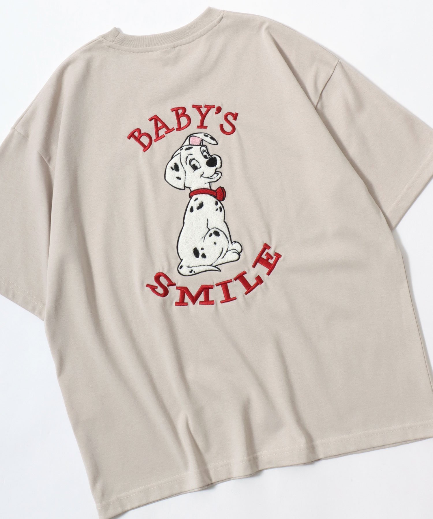 【サロン ハミュー/salong hameu】のDisney ディズニー Tシャツ メンズ キャラクター ビッグシルエット ミッキーマウス サガラ刺繍 ワッペン 半袖 ティーシャツ レディース ユニセックス インテリア・キッズ・メンズ・レディースファッション・服の通販 founy(ファウニー) 　ファッション　Fashion　レディースファッション　Fashion for Women　トップス・カットソー　Cut & Sew Tops　シャツ・ブラウス・オフィスカジュアル　Elegant Blouses & Button-Ups　ロングTシャツ・Tシャツ　Longline T-Shirts & Tees　インナー　Innerwear　春　Spring　カリフォルニア　California, Cali Style　キャミワンピース　Cami Dress, Slip Dress　キャラクター　Character, Licensed Characters　ジャケット　Jacket, Outerwear　スウェット / スエット　Sweatshirt, Sweatwear　スニーカー　Sneakers, Trainers　スラックス　Slacks, Dress Pants　デニム　Denim, Jeans Material　トレーナー　Sweatshirt, Trainer　人気　Popular, Best Seller　ビッグ　Big, Oversized　フレア　Flare, Flared　ブルゾン　Blouson, Bomber Jacket　半袖　Short Sleeve, Half Sleeve　帽子　Hat, Headwear　メンズ　Men's, Menswear　ロング　Long, Long-Length　ワイド　Wide, Wide Fit　再入荷　Restock / Back in Stock　プチプライス・低価格　Affordable / Budget Price　おすすめ　Recommended / Our Picks　グレイッシュベージュ|ID: prp329100004983333 ipo3291000000037331566