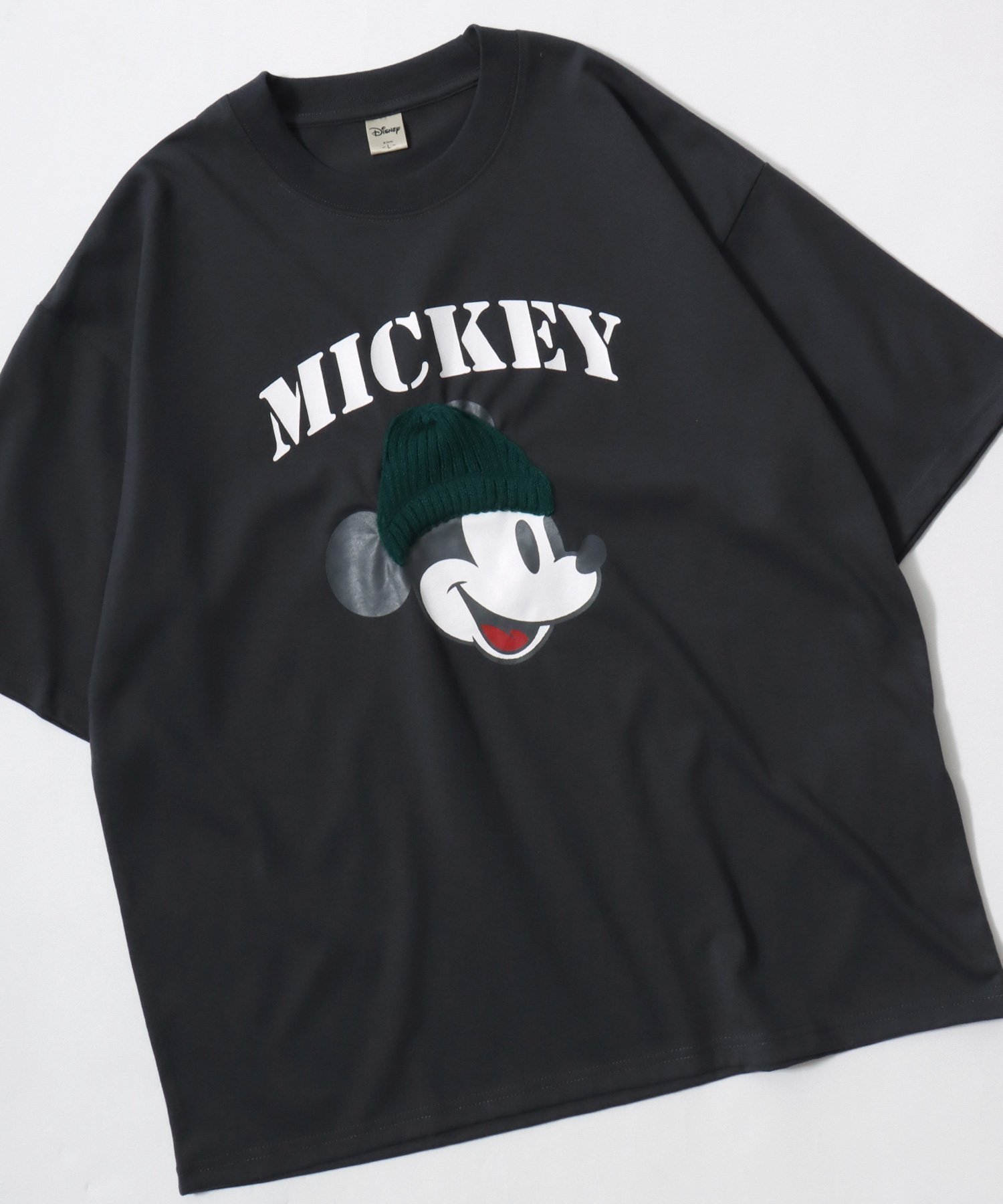 【サロン ハミュー/salong hameu】のDisney ディズニー Tシャツ メンズ キャラクター ビッグシルエット ミッキーマウス サガラ刺繍 ワッペン 半袖 ティーシャツ レディース ユニセックス インテリア・キッズ・メンズ・レディースファッション・服の通販 founy(ファウニー) 　ファッション　Fashion　レディースファッション　Fashion for Women　トップス・カットソー　Cut & Sew Tops　シャツ・ブラウス・オフィスカジュアル　Elegant Blouses & Button-Ups　ロングTシャツ・Tシャツ　Longline T-Shirts & Tees　インナー　Innerwear　春　Spring　カリフォルニア　California, Cali Style　キャミワンピース　Cami Dress, Slip Dress　キャラクター　Character, Licensed Characters　ジャケット　Jacket, Outerwear　スウェット / スエット　Sweatshirt, Sweatwear　スニーカー　Sneakers, Trainers　スラックス　Slacks, Dress Pants　デニム　Denim, Jeans Material　トレーナー　Sweatshirt, Trainer　人気　Popular, Best Seller　ビッグ　Big, Oversized　フレア　Flare, Flared　ブルゾン　Blouson, Bomber Jacket　半袖　Short Sleeve, Half Sleeve　帽子　Hat, Headwear　メンズ　Men's, Menswear　ロング　Long, Long-Length　ワイド　Wide, Wide Fit　再入荷　Restock / Back in Stock　プチプライス・低価格　Affordable / Budget Price　おすすめ　Recommended / Our Picks　ブラック系その他|ID: prp329100004983333 ipo3291000000037331568