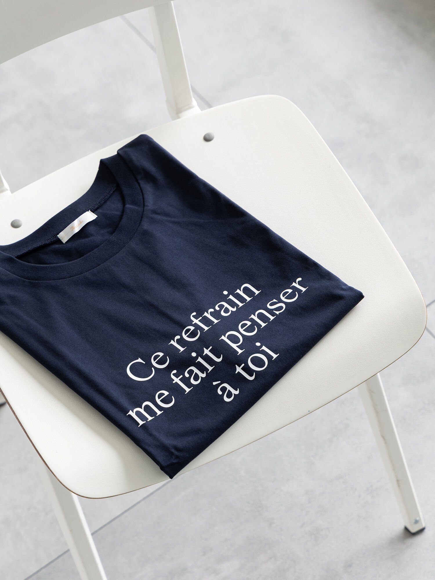 【テチチ/Te chichi】のレタードプリントTシャツ インテリア・キッズ・メンズ・レディースファッション・服の通販 founy(ファウニー) 　ファッション　Fashion　レディースファッション　Fashion for Women　トップス・カットソー　Cut & Sew Tops　シャツ・ブラウス・オフィスカジュアル　Elegant Blouses & Button-Ups　ロングTシャツ・Tシャツ　Longline T-Shirts & Tees　おすすめ　Recommended / Our Picks　シンプル　Simple, Minimal　バランス　Balance, Style Balance　ベーシック　Basic, Essential　定番　Standard, Basic Item　ネイビー|ID: prp329100004983341 ipo3291000000037331615