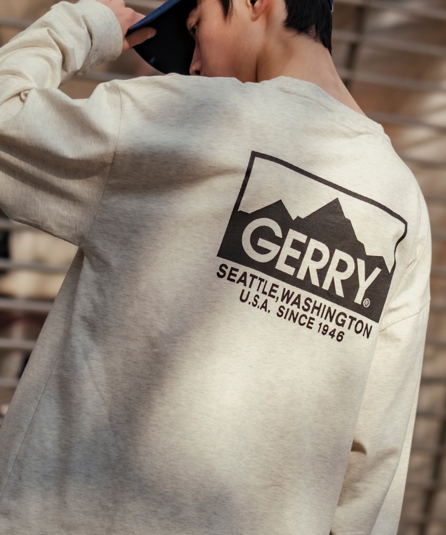 【インプローブス/improves】のGERRY ジェリー 別注 ボックスロゴ プリント ロンT インテリア・キッズ・メンズ・レディースファッション・服の通販 founy(ファウニー) 　ファッション　Fashion　レディースファッション　Fashion for Women　トップス・カットソー　Cut & Sew Tops　ロングTシャツ・Tシャツ　Longline T-Shirts & Tees　アウトドア　Outdoor Clothing　アメリカン　American Style　カーゴパンツ　Cargo Pants, Utility Pants　ショーツ　Shorts, Short Pants　シンプル　Simple, Minimal　デニム　Denim, Jeans Material　トレンド　Trend, Trending Now　定番　Standard, Basic Item　長袖　Long Sleeve, Full Sleeve　パープル　Purple, Violet　プリント　Print, Printed Pattern　ボックス　Boxy, Box Shape　別注　Limited Edition, Custom Order　ワイド　Wide, Wide Fit　おすすめ　Recommended / Our Picks　オートミール|ID: prp329100004983344 ipo3291000000037331631