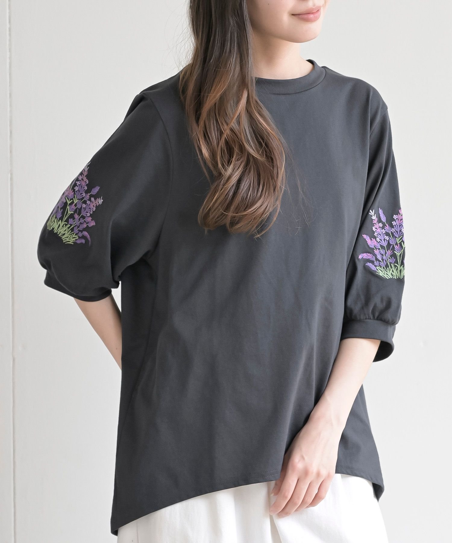 【アールピーエス/rps】の刺繍スリーブ7分袖カットプルオーバー インテリア・キッズ・メンズ・レディースファッション・服の通販 founy(ファウニー) 　ファッション　Fashion　レディースファッション　Fashion for Women　トップス・カットソー　Cut & Sew Tops　カジュアルプルオーバー・ニットトップス　Pullovers & Knit Tops / Casual Pullovers　コンシャス　Conscious, Bodycon　シンプル　Simple, Minimal　スリーブ　Sleeve, Long Sleeve / Short Sleeve　フラワー　Flower, Floral　再入荷　Restock / Back in Stock　チャコールグレー|ID: prp329100004983345 ipo3291000000037331637