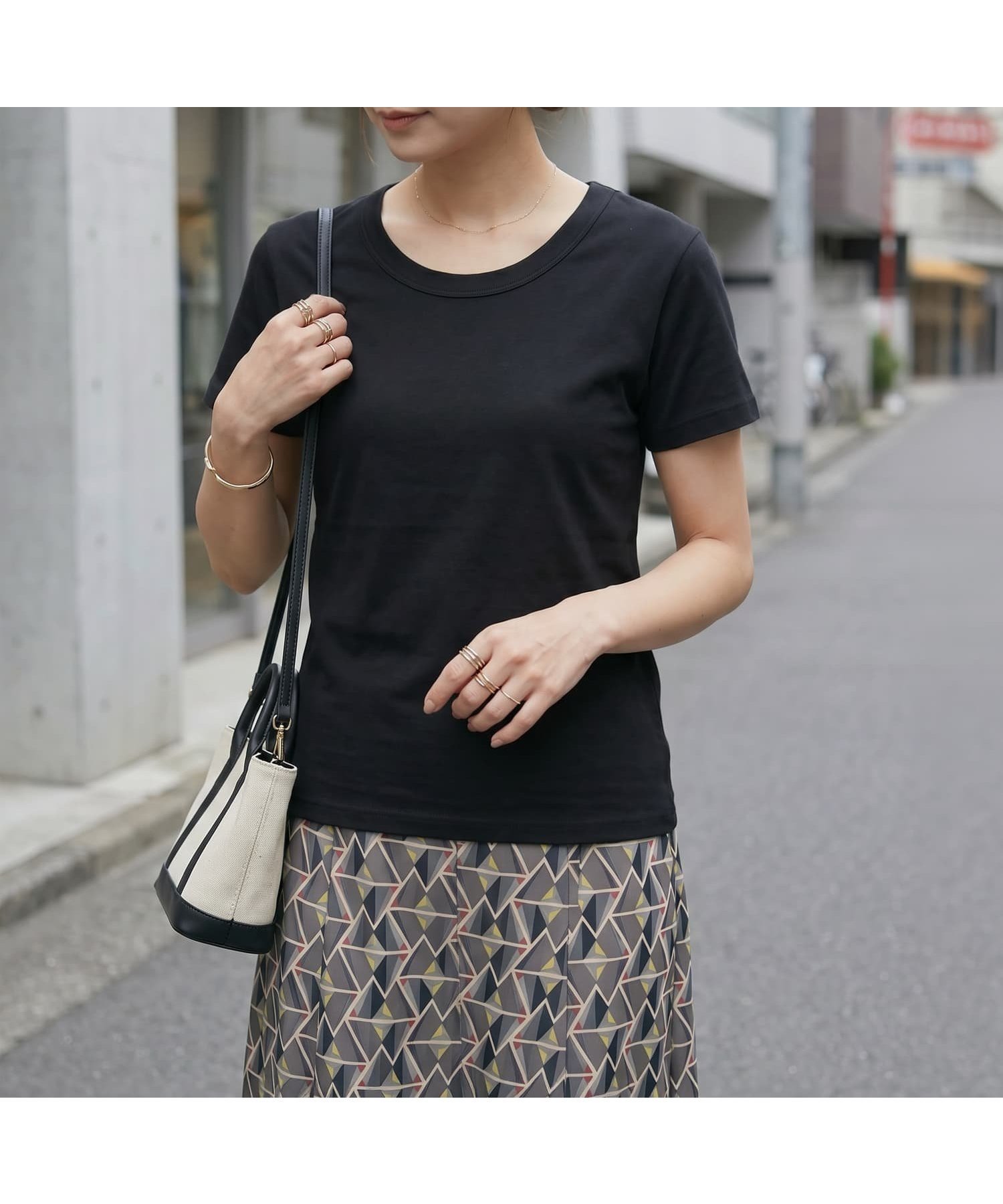 【スタイルデリ/STYLE DELI】の【Made in JAPAN】フライス半袖カットソートップス インテリア・キッズ・メンズ・レディースファッション・服の通販 founy(ファウニー) 　ファッション　Fashion　レディースファッション　Fashion for Women　トップス・カットソー　Cut & Sew Tops　カットソー・ベーシックTシャツ　Cut-and-Sewn Tops / Stretch Tees & Basics　イエロー　Yellow　インナー　Innerwear　カットソー　Cut and Sewn Top　ジャケット　Jacket, Outerwear　ストレート　Straight, Straight Cut　スリット　Slit, Slit Detail　タンク　Tank Top, Sleeveless Top　定番　Standard, Basic Item　人気　Popular, Best Seller　フィット　Fit, Slim Fit　フォルム　Silhouette, Form　ベーシック　Basic, Essential　半袖　Short Sleeve, Half Sleeve　日本製　Made In Japan　夏　Summer　エレガント 上品　Elegant　ブラック|ID: prp329100004983355 ipo3291000000037331675