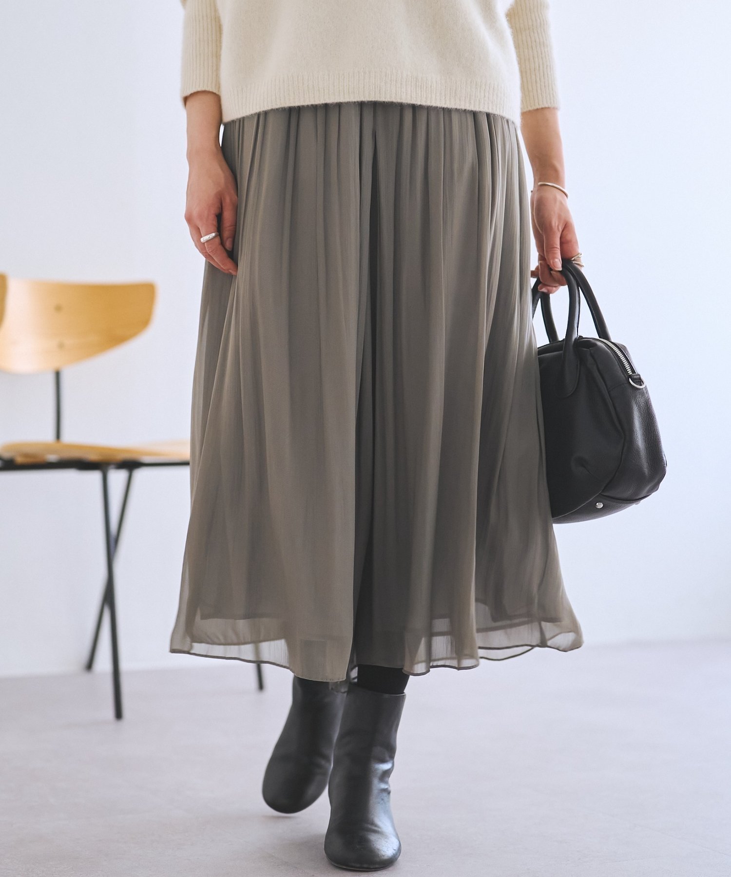 【ビアズリー/BEARDSLEY】のNEWシワシフォンギャザーパンツ インテリア・キッズ・メンズ・レディースファッション・服の通販 founy(ファウニー) 　ファッション　Fashion　レディースファッション　Fashion for Women　パンツ　Pants & Trousers　ギャザー　Gathered, Ruffled　シフォン　Chiffon, Lightweight Fabric　ドレープ　Drape, Draping Fabric　バランス　Balance, Style Balance　フェミニン　Feminine, Girly　ポケット　Pocket, Pocket Detail　リラックス　Relax, Relaxed Fit　再入荷　Restock / Back in Stock　エレガント 上品　Elegant　カーキ|ID: prp329100004983383 ipo3291000000037331840