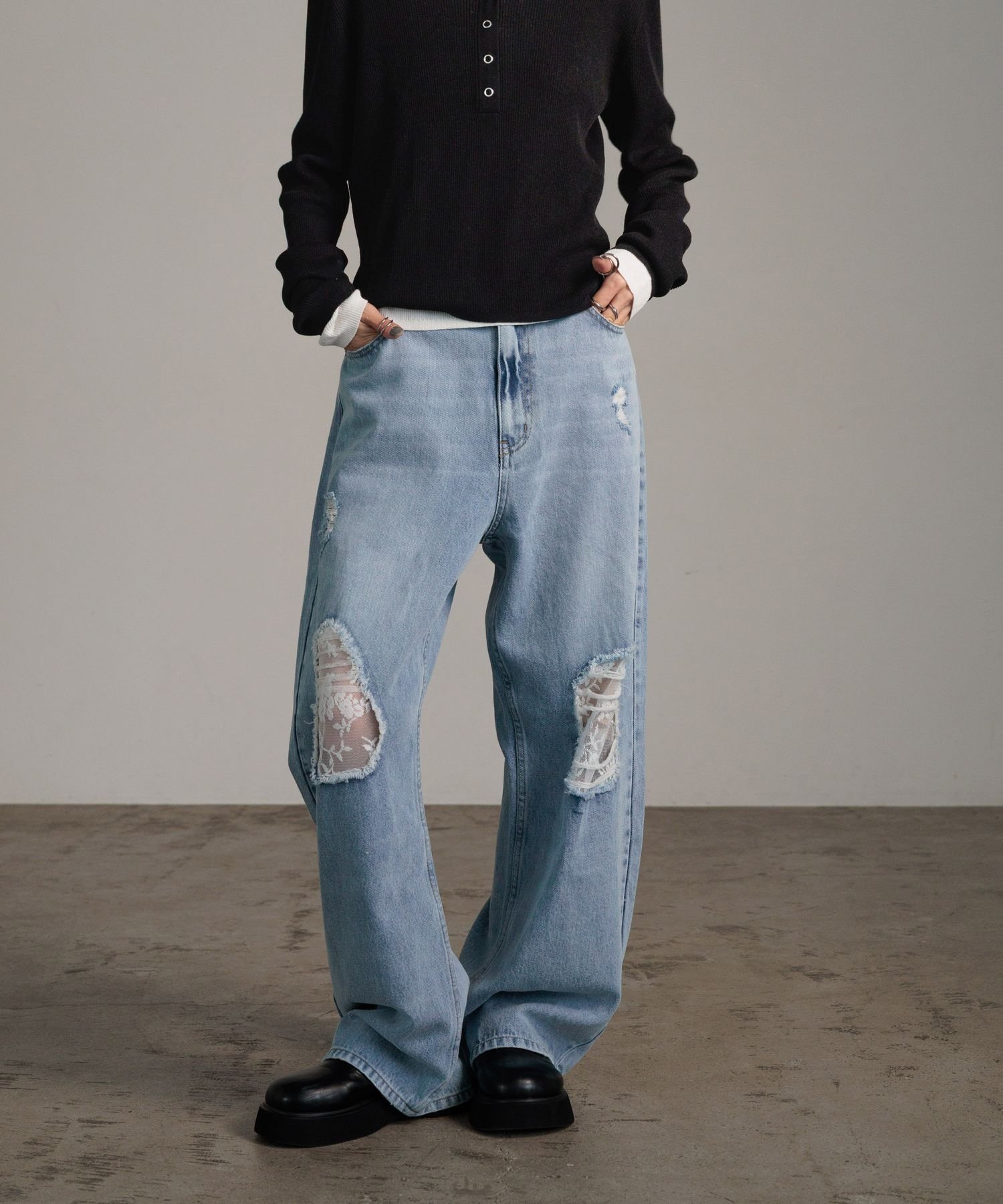 【ローリーズファーム/LOWRYS FARM】のレースデニム インテリア・キッズ・メンズ・レディースファッション・服の通販 founy(ファウニー) 　ファッション　Fashion　レディースファッション　Fashion for Women　シンプル　Simple, Minimal　ストレート　Straight, Straight Cut　ダメージ　Distressed, Destroyed　デニム　Denim, Jeans Material　ドッキング　Docking, Mixed Material　バランス　Balance, Style Balance　フェミニン　Feminine, Girly　ポケット　Pocket, Pocket Detail　レース　Lace, Lace Fabric　ワイド　Wide, Wide Fit　ヴィンテージ　Vintage Style　今季　This Season, Current Season　春　Spring　ダメージレース|ID: prp329100004983391 ipo3291000000037331880