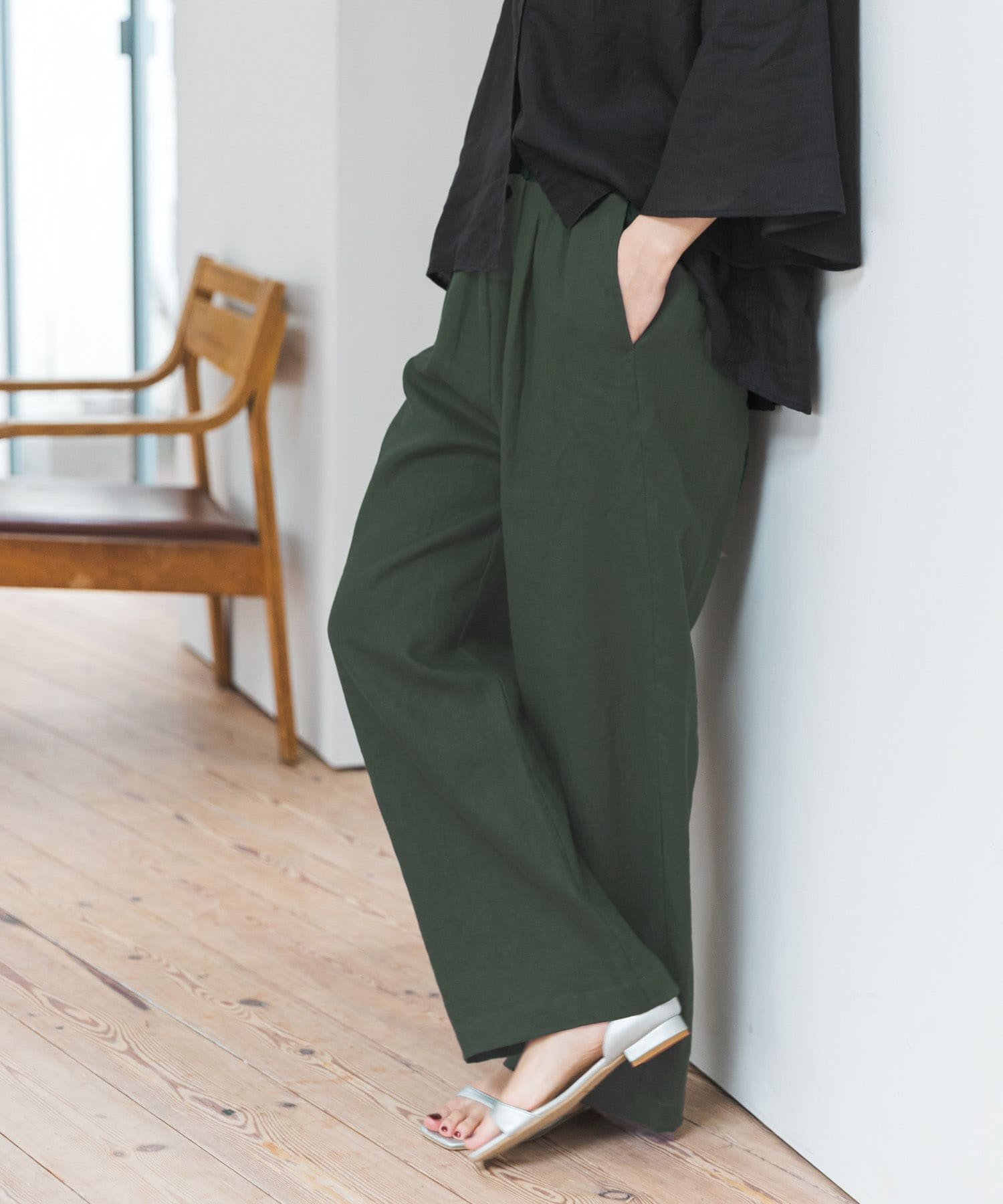 【アーバンリサーチ ドアーズ/URBAN RESEARCH DOORS】のリネンイージーパンツ インテリア・キッズ・メンズ・レディースファッション・服の通販 founy(ファウニー) 　ファッション　Fashion　レディースファッション　Fashion for Women　パンツ　Pants & Trousers　2026年　2026　2026春夏・S/S　Spring/Summer 2026 SS26　サンダル　Sandals, Summer Shoes　ジャケット　Jacket, Outerwear　ストレート　Straight, Straight Cut　ノースリーブ　Sleeveless, No-Sleeve　フラット　Flat, Flat Shoes　リネン　Linen, Linen Fabric　ワイド　Wide, Wide Fit　エレガント 上品　Elegant　夏　Summer　S/S・春夏　SS, Spring/Summer, Warm Season　グリーン|ID: prp329100004983393 ipo3291000000037331890