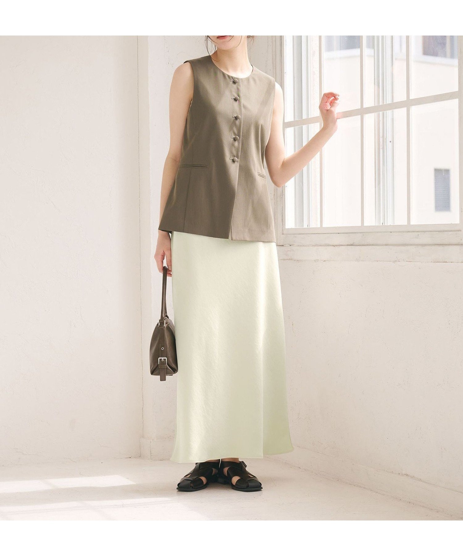 【ビューティ&ユース ユナイテッドアローズ/BEAUTY&YOUTH / UNITED ARROWS】のポリエステルサテン マーメイドフレアスカート インテリア・キッズ・メンズ・レディースファッション・服の通販 founy(ファウニー) 　ファッション　Fashion　レディースファッション　Fashion for Women　スカート　Skirts　Aライン・フレアスカート　A-Line & Flared Skirts　サテン　Satin, Glossy Fabric　スニーカー　Sneakers, Trainers　ドレープ　Drape, Draping Fabric　フェミニン　Feminine, Girly　フレア　Flare, Flared　マーメイド　Mermaid, Fishtail Silhouette　リネン　Linen, Linen Fabric　リラックス　Relax, Relaxed Fit　エレガント 上品　Elegant　OFF WHITE|ID: prp329100004983415 ipo3291000000037332005