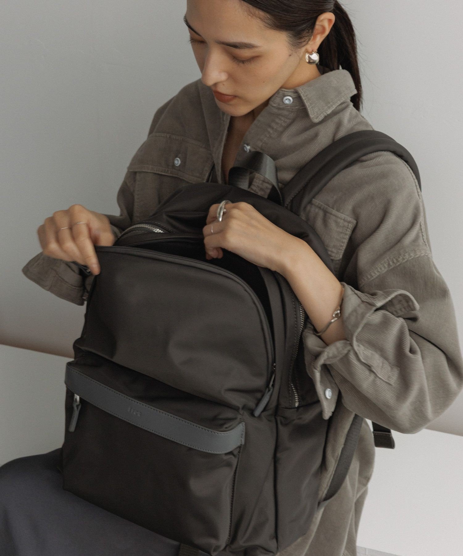【ロペ/ROPE'】の【E POR】【A4/PC対応・撥水・軽量】Pac Sac(パックサック)【26SS/新型】/累計1万点販売・一部WEB限定 インテリア・キッズ・メンズ・レディースファッション・服の通販 founy(ファウニー) 　ファッション　Fashion　レディースファッション　Fashion for Women　キーホルダー　Keychain, Key Holder　傘　Umbrella, Parasol　軽量　Lightweight, Ultra Light　ショルダー　Shoulder, Shoulder Strap　シルバー　Silver, Metallic Silver　シンプル　Simple, Minimal　スマホ　Smartphone, Mobile Device　フィット　Fit, Slim Fit　フォルム　Silhouette, Form　フラップ　Flap, Flap Pocket　ポケット　Pocket, Pocket Detail　ポーチ　Pouch, Small Case　メッシュ　Mesh, Net Fabric　リュック　Backpack, Rucksack　S/S・春夏　SS, Spring/Summer, Warm Season　夏　Summer　ビジネス 仕事 通勤　Business / Work / Commuting　2026年　2026　2026春夏・S/S　Spring/Summer 2026 SS26　グレー(07)|ID: prp329100004983514 ipo3291000000037332380