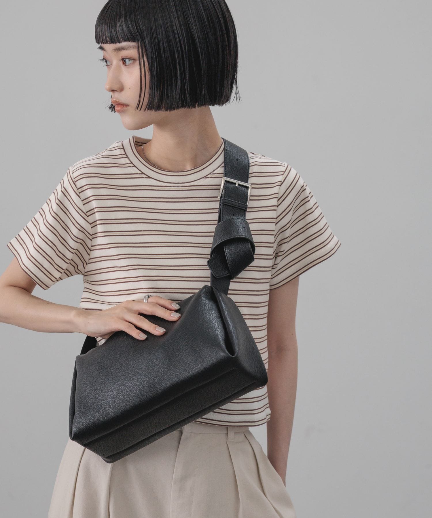 【ローリーズファーム/LOWRYS FARM】のタックスクエアショルダーBAG インテリア・キッズ・メンズ・レディースファッション・服の通販 founy(ファウニー) 　ファッション　Fashion　レディースファッション　Fashion for Women　バッグ　Bags　ショルダー　Shoulder, Shoulder Strap　シンプル　Simple, Minimal　ブラック09|ID: prp329100004983516 ipo3291000000037332392