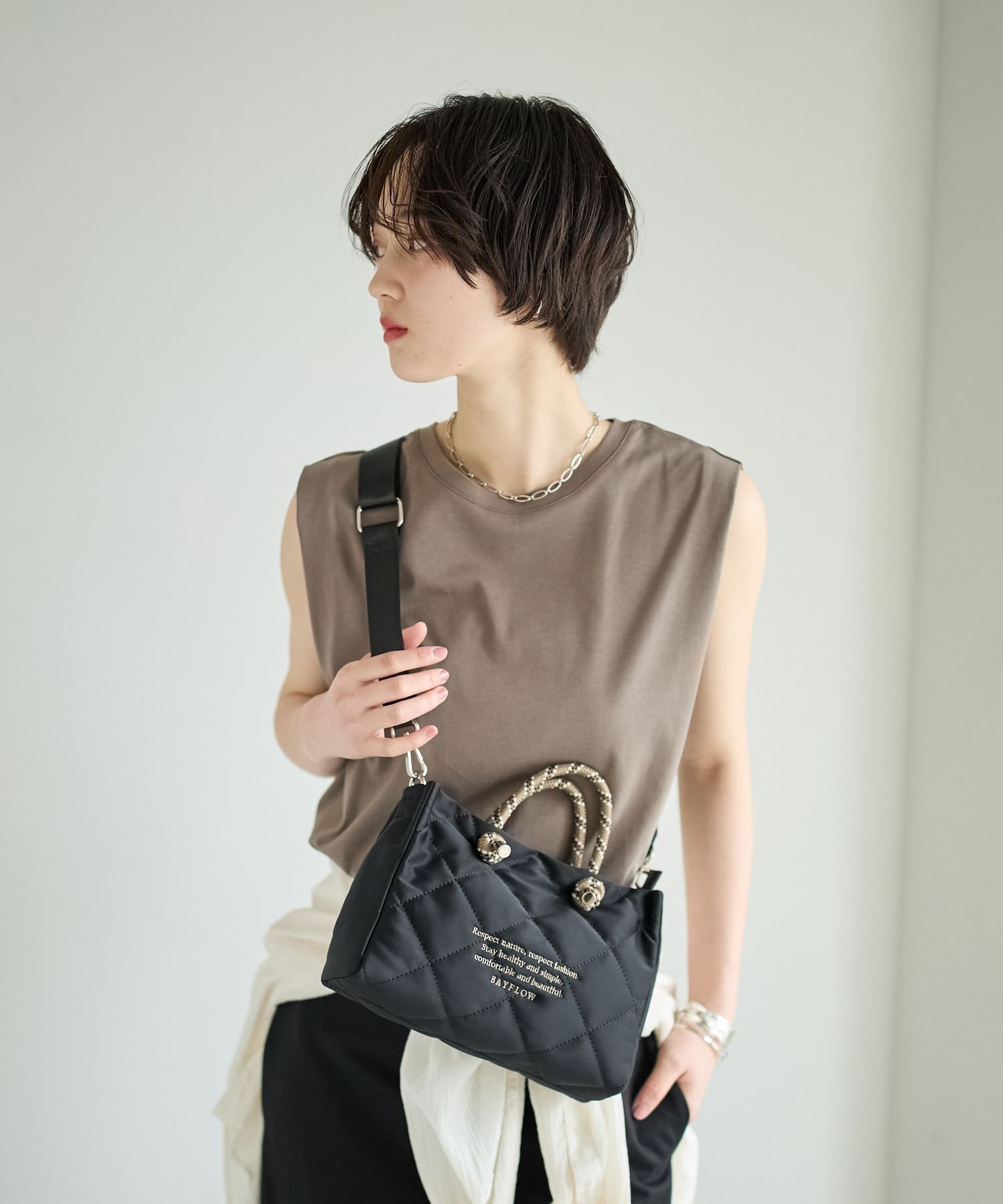 【ベイフロー/BAYFLOW】の軽量キルト素材 刺繍ロゴキルトショルダー インテリア・キッズ・メンズ・レディースファッション・服の通販 founy(ファウニー) 　ファッション　Fashion　レディースファッション　Fashion for Women　おすすめ　Recommended / Our Picks　キルティング　Quilted, Quilting　キルト　Quilt, Quilted Fabric　フロント　Front, Front Design　リラックス　Relax, Relaxed Fit　軽量　Lightweight, Ultra Light　ブラック19|ID: prp329100004983520 ipo3291000000037332419