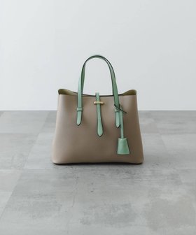【ロデスコ/RODE SKO / URBAN RESEARCH】のチャーム付ミドルバッグ『Msize』 大人の最旬トレンドファッション＆コーディネート founy(ファウニー) ファッション Fashion レディースファッション Fashion for Women ジャケット Jacket, Outerwear チャーム Charm, Pendant デニム Denim, Jeans Material ポケット Pocket, Pocket Detail マニッシュ Mannish, Boyish ミドル Middle Length, Mid Height A/W・秋冬 Autumn/Winter 冬 Winter / This Winter おすすめ Recommended / Our Picks エレガント 上品 Elegant セレモニー Ceremony ビジネス 仕事 通勤 Business / Work / Commuting 2025年 2025 2025-2026秋冬・A/W Autumn/Winter 2025–26 AW25–26 |ID:prp329100004983527