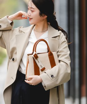【ロデスコ/RODE SKO / URBAN RESEARCH】の『Mサイズ』ロゴリボン付2WAYハンドバッグ 大人の最旬トレンドファッション＆コーディネート founy(ファウニー) ファッション Fashion レディースファッション Fashion for Women バッグ Bags 2025年 2025 2025-2026秋冬・A/W Autumn/Winter 2025–26 AW25–26 冬 Winter / This Winter おすすめ Recommended / Our Picks キャンバス Canvas, Canvas Fabric ジャケット Jacket, Outerwear デニム Denim, Jeans Material プリント Print, Printed Pattern リボン Ribbon, Bow ビジネス 仕事 通勤 Business / Work / Commuting A/W・秋冬 Autumn/Winter |ID:prp329100004983540