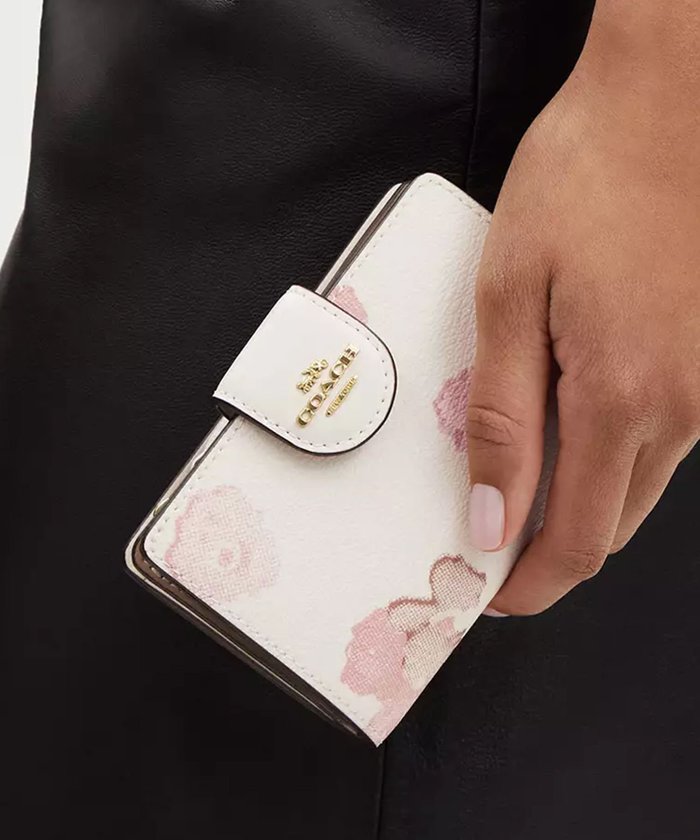 【コーチ/COACH】の【公式】ミディアム コーナー ジップ ウォレット・フローラル プリント インテリア・キッズ・メンズ・レディースファッション・服の通販 founy(ファウニー) https://founy.com/ ファッション Fashion レディースファッション Fashion for Women シューズ Shoes, Footwear ジップ Zip, Zipper プリント Print, Printed Pattern 財布 Wallet, Purse |ID: prp329100004983565 ipo3291000000037332613