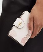 【コーチ/COACH】の【公式】ミディアム コーナー ジップ ウォレット・フローラル プリント 大人の最旬トレンドファッション＆コーディネート founy(ファウニー) ファッション Fashion レディースファッション Fashion for Women シューズ Shoes, Footwear ジップ Zip, Zipper プリント Print, Printed Pattern 財布 Wallet, Purse thumbnail WHITE|ID: prp329100004983565 ipo3291000000037332614