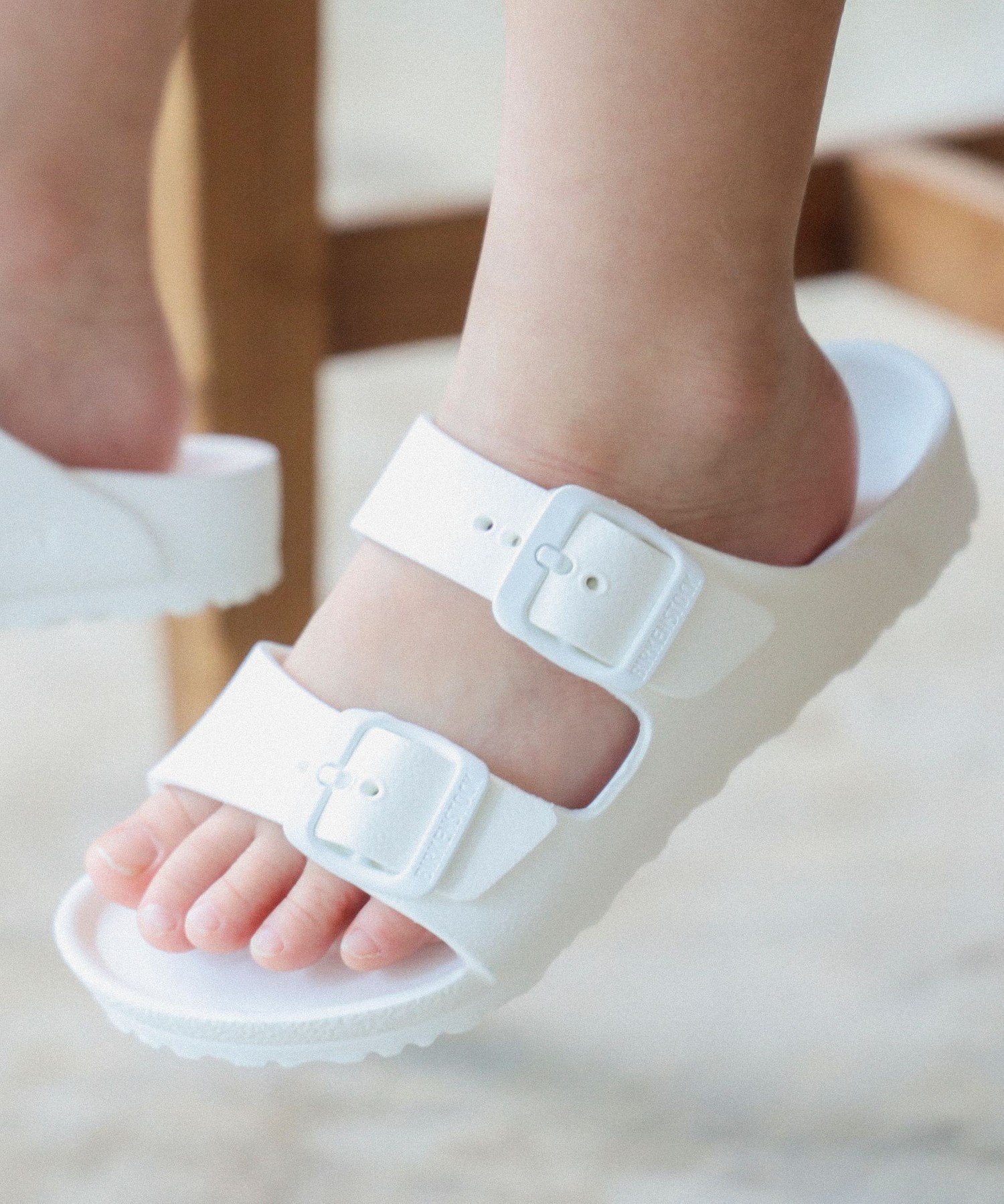 【こども ビームス/コドモ ビームス / KIDS】のBIRKENSTOCK / ARIZONA EVA サンダル(16.5~22cm) インテリア・キッズ・メンズ・レディースファッション・服の通販 founy(ファウニー) 　ファッション　Fashion　キッズファッション　Fashion for Kids　コルク　Cork, Cork Material　サンダル　Sandals, Summer Shoes　夏　Summer　定番　Standard, Basic Item　軽量　Lightweight, Ultra Light　WHITE|ID: prp329100004983606 ipo3291000000037332948