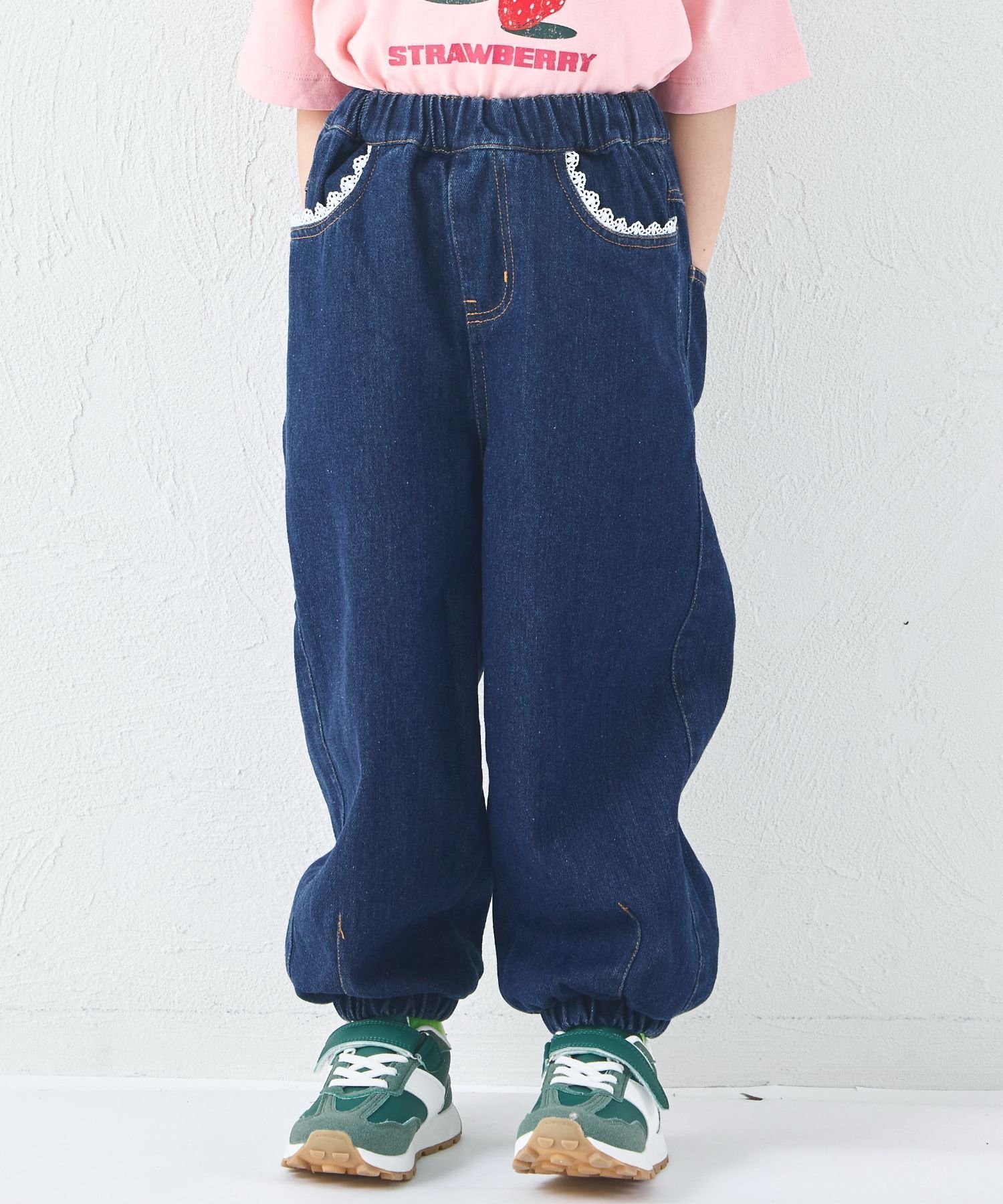 【ペアマノン/pairmanon / KIDS】のガールズ レース 裾ゴム カーブデニムパンツ 大人の最旬トレンドファッション＆コーディネート founy(ファウニー) 　ファッション　Fashion　キッズファッション　Fashion for Kids　ボトムス　Bottoms　デニム　Denim, Jeans Material　トレンド　Trend, Trending Now　ポケット　Pocket, Pocket Detail　レース　Lace, Lace Fabric　楽ちん　Easy Fit, Comfortable　おすすめ　Recommended / Our Picks　 other-1|ID: prp329100004983634 ipo3291000000037333151