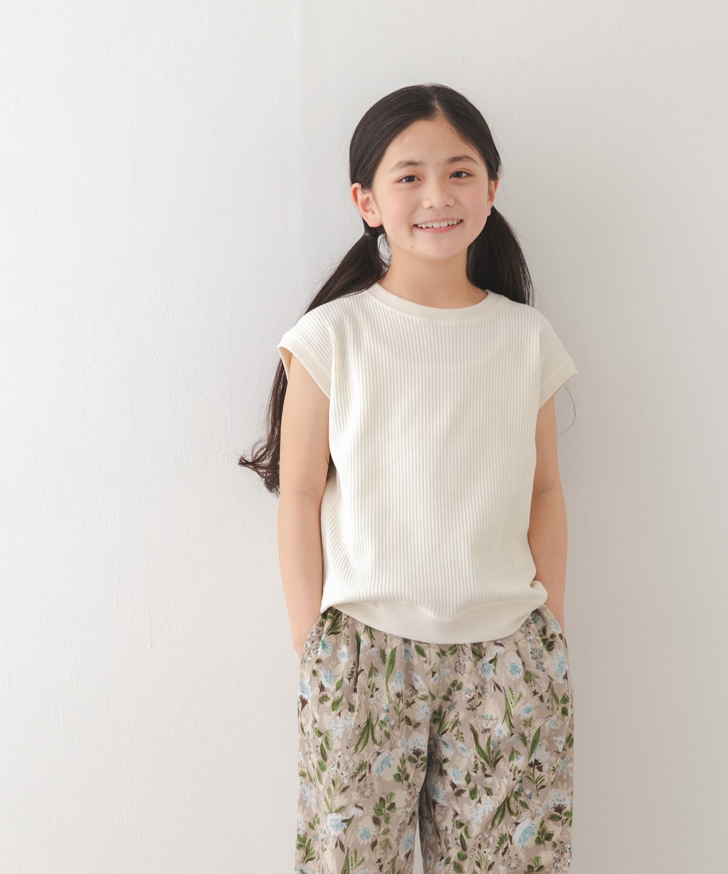 【アーバンリサーチ ドアーズ/URBAN RESEARCH DOORS / KIDS】の『150サイズあり』変形ワッフルノースリーブプルオーバー(KIDS) インテリア・キッズ・メンズ・レディースファッション・服の通販 founy(ファウニー) 　ファッション　Fashion　キッズファッション　Fashion for Kids　トップス・カットソー　Cut & Sew Tops　2026年　2026　2026春夏・S/S　Spring/Summer 2026 SS26　おすすめ　Recommended / Our Picks　インナー　Innerwear　サロペット　Overalls, Salopette　シンプル　Simple, Minimal　スリーブ　Sleeve, Long Sleeve / Short Sleeve　フレンチ　French, French Style　ワッフル　Waffle, Waffle Knit　人気　Popular, Best Seller　夏　Summer　S/S・春夏　SS, Spring/Summer, Warm Season　オフホワイト|ID: prp329100004983702 ipo3291000000037333631