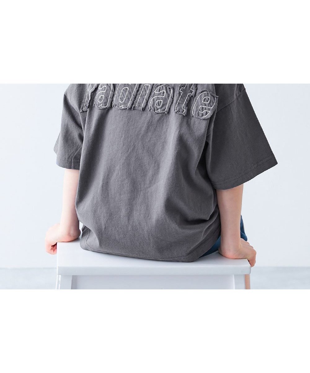 【デビロック/devirock / KIDS】の綿100% ヴィンテージ風 半袖Tシャツ 子供服 キッズ 男の子 女の子 ロゴ ロゴT 26SS インテリア・キッズ・メンズ・レディースファッション・服の通販 founy(ファウニー) 　ファッション　Fashion　キッズファッション　Fashion for Kids　ヴィンテージ　Vintage Style　キャップ　Cap, Baseball Cap　スニーカー　Sneakers, Trainers　プリント　Print, Printed Pattern　半袖　Short Sleeve, Half Sleeve　おすすめ　Recommended / Our Picks　2026年　2026　2026春夏・S/S　Spring/Summer 2026 SS26　チャコール|ID: prp329100004983758 ipo3291000000037334010