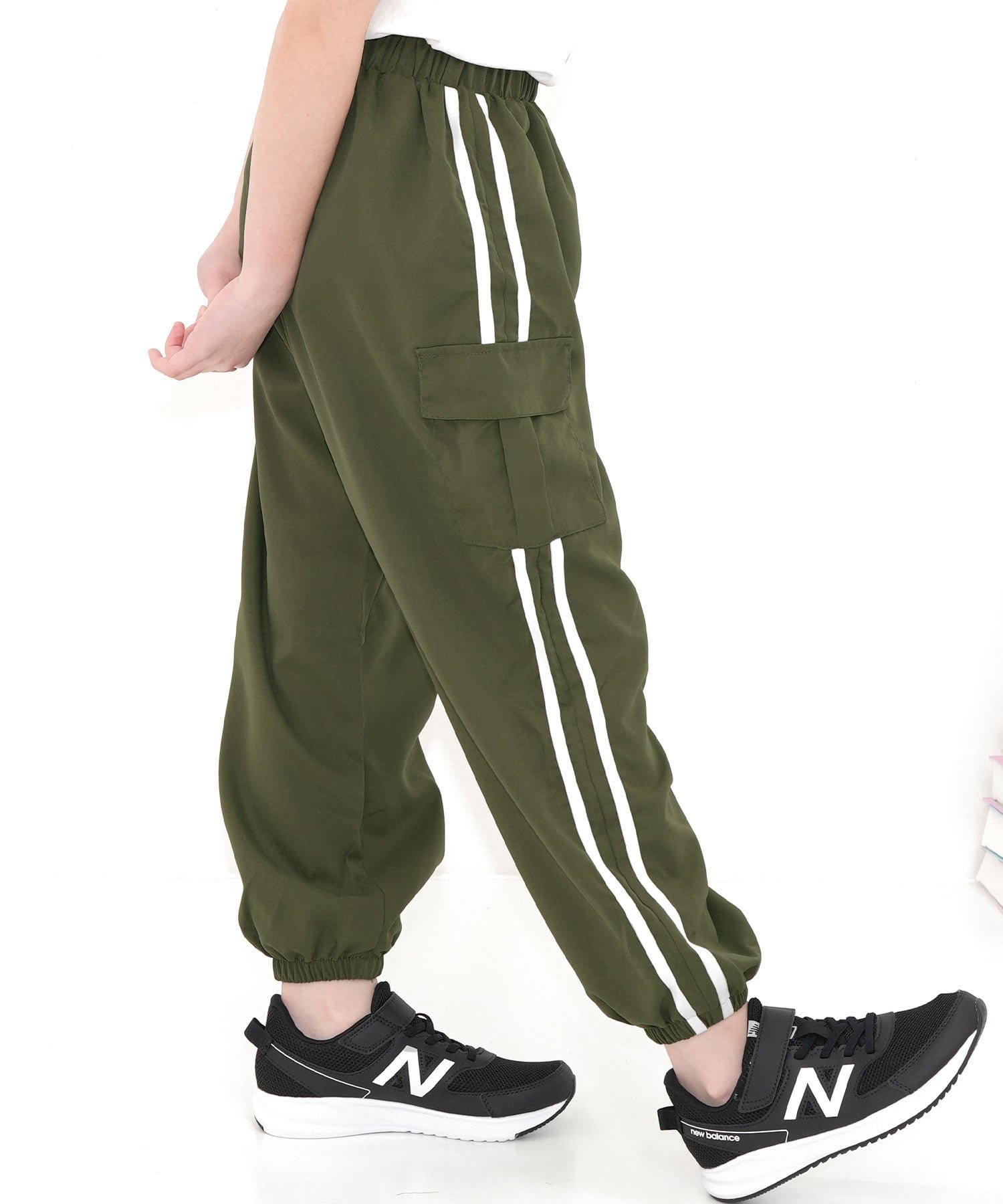 【その他のブランド/Other】のカーゴパンツ ジョガーパンツ ポケット リボン ライン キッズ 女の子 男の子 インテリア・キッズ・メンズ・レディースファッション・服の通販 founy(ファウニー) 　ファッション　Fashion　キッズファッション　Fashion for Kids　ボトムス　Bottoms　カーゴパンツ　Cargo Pants, Utility Pants　ポケット　Pocket, Pocket Detail　リボン　Ribbon, Bow　ダークカーキ×ライン|ID: prp329100004983773 ipo3291000000037334134