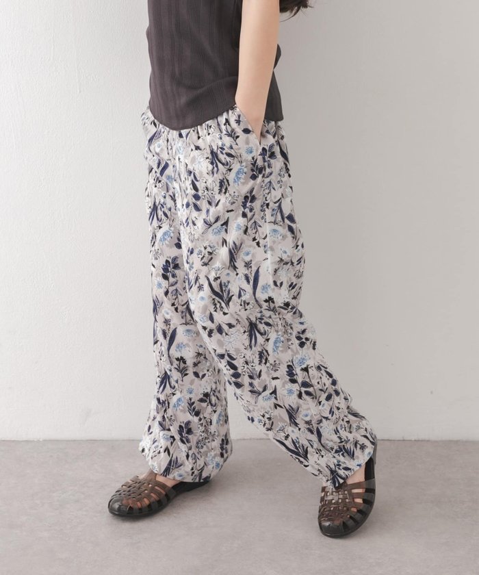 【アーバンリサーチ ドアーズ/URBAN RESEARCH DOORS / KIDS】の『親子リンク』フラワープリントイージーパンツ(KIDS) インテリア・キッズ・メンズ・レディースファッション・服の通販 founy(ファウニー) https://founy.com/ ファッション Fashion キッズファッション Fashion for Kids ボトムス Bottoms 2026年 2026 2026春夏・S/S Spring/Summer 2026 SS26 ストレート Straight, Straight Cut フラワー Flower, Floral プリント Print, Printed Pattern ロング Long, Long-Length エレガント 上品 Elegant 人気 Popular, Best Seller 夏 Summer S/S・春夏 SS, Spring/Summer, Warm Season |ID: prp329100004983850 ipo3291000000037334623