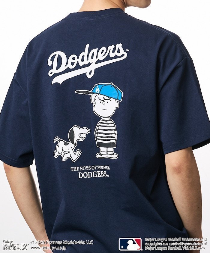 【フリークスストア/FREAK'S STORE】のPEANUTS×MLB 別注 ビッグシルエット バックプリント Tシャツ / DODGERS 【限定展開】 インテリア・キッズ・メンズ・レディースファッション・服の通販 founy(ファウニー) 　ファッション　Fashion　レディースファッション　Fashion for Women　トップス・カットソー　Cut & Sew Tops　シャツ・ブラウス・オフィスカジュアル　Elegant Blouses & Button-Ups　ロングTシャツ・Tシャツ　Longline T-Shirts & Tees　バッグ　Bags　カーゴパンツ　Cargo Pants, Utility Pants　キャップ　Cap, Baseball Cap　グラフィック　Graphic, Graphic Design　コラボ　Collaboration, Collab　ショーツ　Shorts, Short Pants　シンプル　Simple, Minimal　デニム　Denim, Jeans Material　トレンド　Trend, Trending Now　定番　Standard, Basic Item　人気　Popular, Best Seller　ビッグ　Big, Oversized　フロント　Front, Front Design　プリント　Print, Printed Pattern　別注　Limited Edition, Custom Order　ワイド　Wide, Wide Fit　ワンポイント　One Point, Statement Accent　S/S・春夏　SS, Spring/Summer, Warm Season　おすすめ　Recommended / Our Picks　夏　Summer　2026年　2026　2026春夏・S/S　Spring/Summer 2026 SS26　ネイビー|ID: prp329100004983870 ipo3291000000037334728