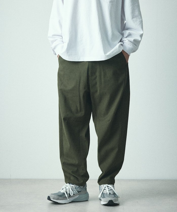【フリークスストア/FREAK'S STORE】のワイドシルエット カーブパンツ テーパードシルエット 【限定展開】 26SS インテリア・キッズ・メンズ・レディースファッション・服の通販 founy(ファウニー) 　ファッション　Fashion　メンズファッション　Fashion for Men　ボトムス　Bottoms　シンプル　Simple, Minimal　スウェット / スエット　Sweatshirt, Sweatwear　テーパード　Tapered, Tapered Pants　デニム　Denim, Jeans Material　トレンド　Trend, Trending Now　人気　Popular, Best Seller　バルーン　Balloon, Balloon Silhouette　パーカー　Hoodie, Parka　ベーシック　Basic, Essential　ボトム　Bottoms, Lower Wear　ワイド　Wide, Wide Fit　S/S・春夏　SS, Spring/Summer, Warm Season　おすすめ　Recommended / Our Picks　夏　Summer　2026年　2026　2026春夏・S/S　Spring/Summer 2026 SS26　オリーブ|ID: prp329100004983883 ipo3291000000037334777