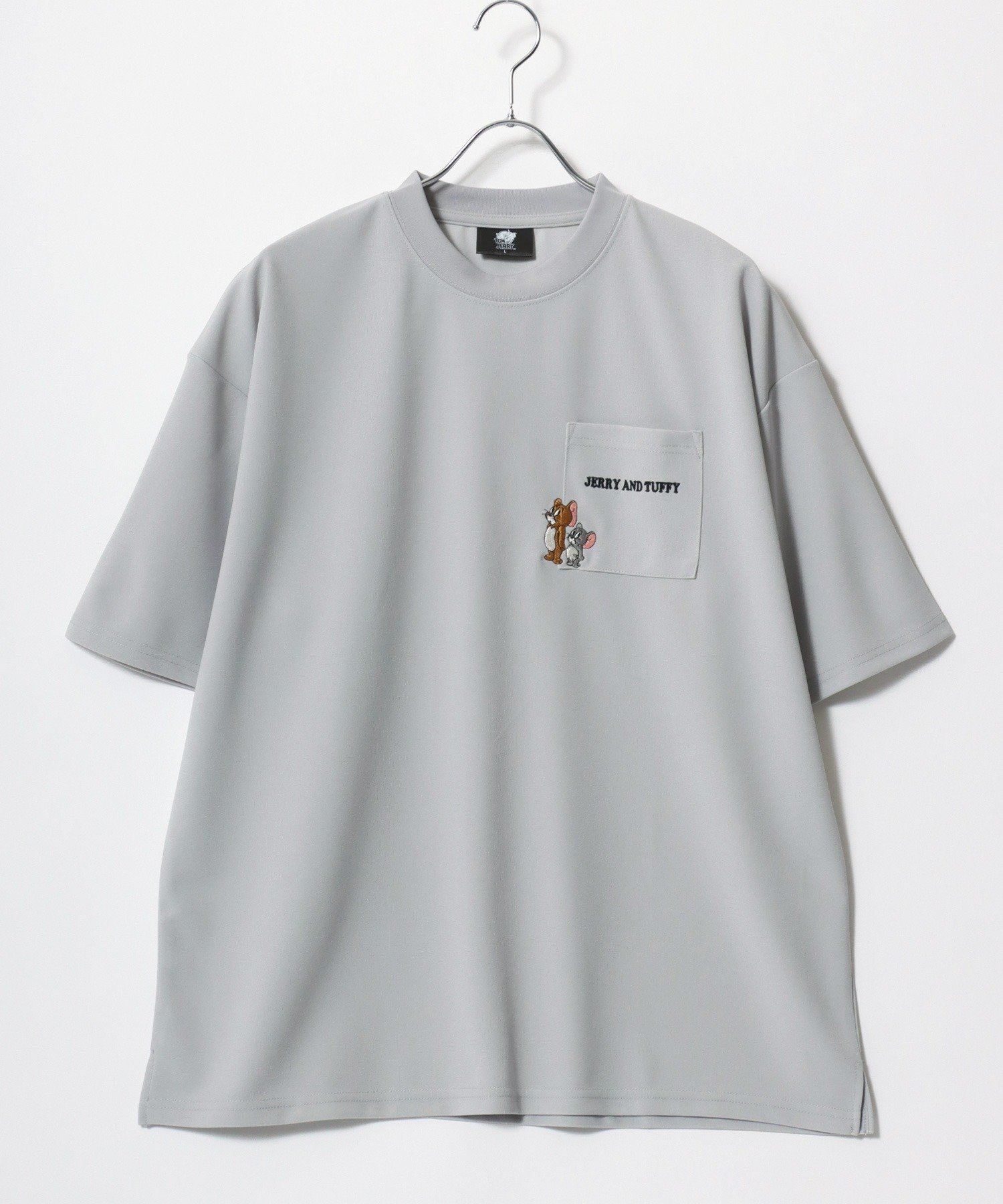 【マルカワ/MARUKAWA / MEN】のTom&Jerry トムとジェリー Tシャツ メンズ オーバーサイズ 半袖 ユニセックス ポケT レディース ユニセックス インテリア・キッズ・メンズ・レディースファッション・服の通販 founy(ファウニー) 　ファッション　Fashion　メンズファッション　Fashion for Men　インナー　Innerwear　カーゴパンツ　Cargo Pants, Utility Pants　カーディガン　Cardigan, Knitwear　キャップ　Cap, Baseball Cap　キャラクター　Character, Licensed Characters　コンビ　Combo, Combination Style　吸水　Absorbent, Quick-Dry　サッカー　Seersucker, Summer Fabric　サロペット　Overalls, Salopette　サンダル　Sandals, Summer Shoes　シアー　Sheer, See-Through　シフォン　Chiffon, Lightweight Fabric　ショルダー　Shoulder, Shoulder Strap　ショーツ　Shorts, Short Pants　ショート　Short, Short Length　ジャケット　Jacket, Outerwear　ジーンズ　Jeans, Denim Pants　スニーカー　Sneakers, Trainers　スポーツ　Sports, Activewear　チュール　Tulip, Tulip Motif　デニム　Denim, Jeans Material　トレンド　Trend, Trending Now　ネコ　Cat, Feline Motif　長袖　Long Sleeve, Full Sleeve　バルーン　Balloon, Balloon Silhouette　パーカー　Hoodie, Parka　ビッグ　Big, Oversized　フロント　Front, Front Design　ライトグレー|ID: prp329100004983897 ipo3291000000037334842
