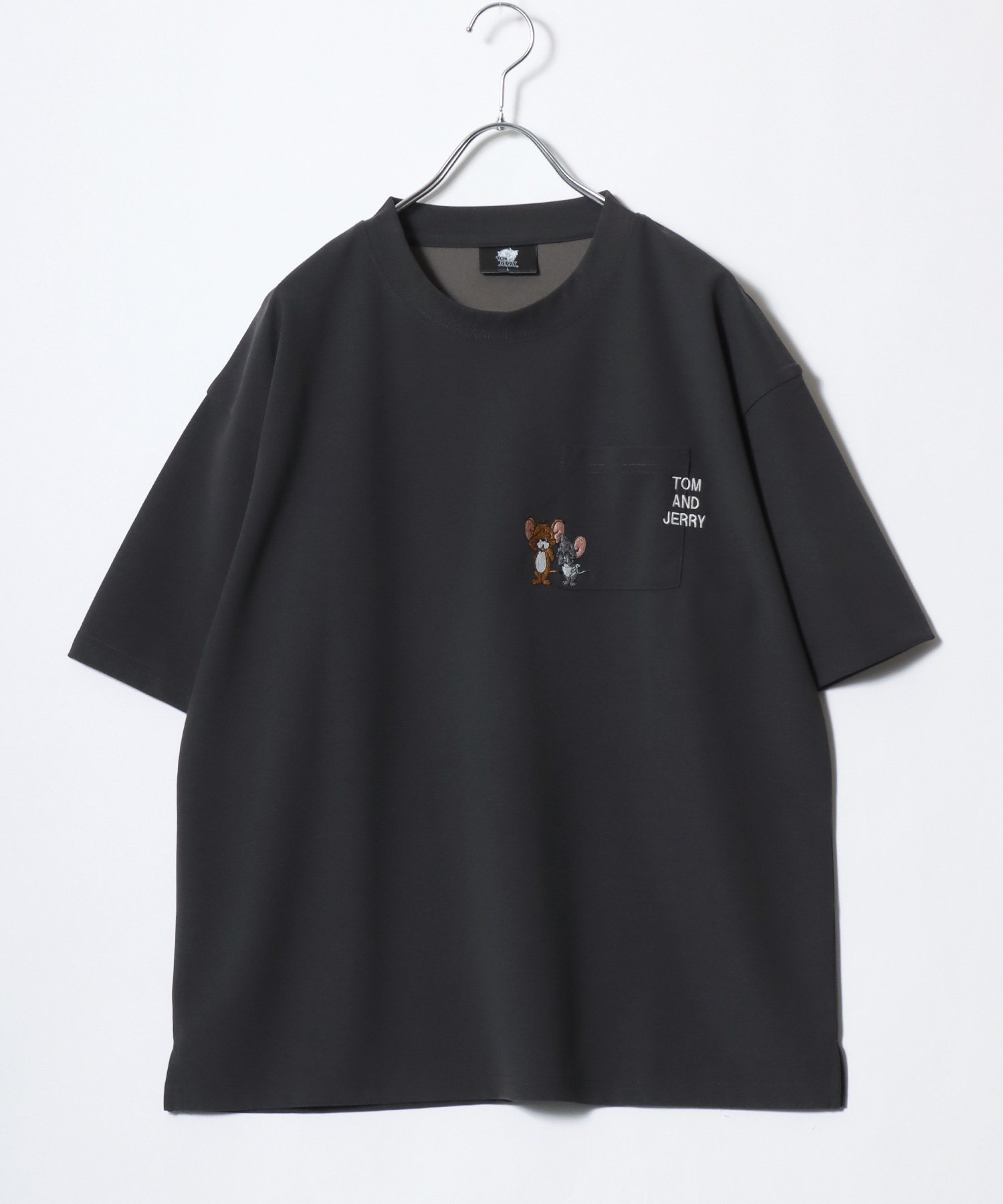 【マルカワ/MARUKAWA / MEN】のTom&Jerry トムとジェリー Tシャツ メンズ オーバーサイズ 半袖 ユニセックス ポケT レディース ユニセックス インテリア・キッズ・メンズ・レディースファッション・服の通販 founy(ファウニー) 　ファッション　Fashion　メンズファッション　Fashion for Men　インナー　Innerwear　カーゴパンツ　Cargo Pants, Utility Pants　カーディガン　Cardigan, Knitwear　キャップ　Cap, Baseball Cap　キャラクター　Character, Licensed Characters　コンビ　Combo, Combination Style　吸水　Absorbent, Quick-Dry　サッカー　Seersucker, Summer Fabric　サロペット　Overalls, Salopette　サンダル　Sandals, Summer Shoes　シアー　Sheer, See-Through　シフォン　Chiffon, Lightweight Fabric　ショルダー　Shoulder, Shoulder Strap　ショーツ　Shorts, Short Pants　ショート　Short, Short Length　ジャケット　Jacket, Outerwear　ジーンズ　Jeans, Denim Pants　スニーカー　Sneakers, Trainers　スポーツ　Sports, Activewear　チュール　Tulip, Tulip Motif　デニム　Denim, Jeans Material　トレンド　Trend, Trending Now　ネコ　Cat, Feline Motif　長袖　Long Sleeve, Full Sleeve　バルーン　Balloon, Balloon Silhouette　パーカー　Hoodie, Parka　ビッグ　Big, Oversized　フロント　Front, Front Design　スミクロ|ID: prp329100004983897 ipo3291000000037334845