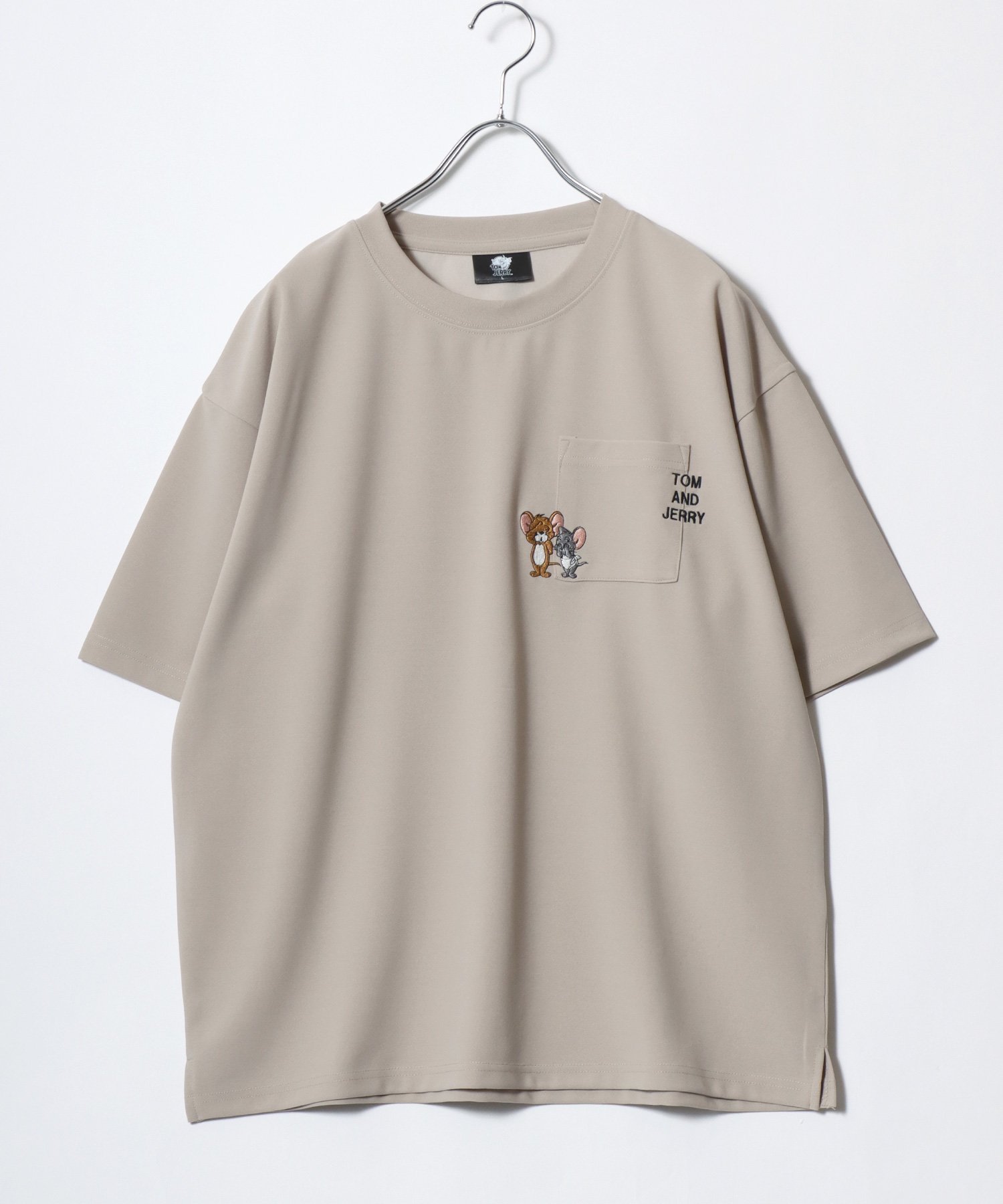 【マルカワ/MARUKAWA / MEN】のTom&Jerry トムとジェリー Tシャツ メンズ オーバーサイズ 半袖 ユニセックス ポケT レディース ユニセックス インテリア・キッズ・メンズ・レディースファッション・服の通販 founy(ファウニー) 　ファッション　Fashion　メンズファッション　Fashion for Men　インナー　Innerwear　カーゴパンツ　Cargo Pants, Utility Pants　カーディガン　Cardigan, Knitwear　キャップ　Cap, Baseball Cap　キャラクター　Character, Licensed Characters　コンビ　Combo, Combination Style　吸水　Absorbent, Quick-Dry　サッカー　Seersucker, Summer Fabric　サロペット　Overalls, Salopette　サンダル　Sandals, Summer Shoes　シアー　Sheer, See-Through　シフォン　Chiffon, Lightweight Fabric　ショルダー　Shoulder, Shoulder Strap　ショーツ　Shorts, Short Pants　ショート　Short, Short Length　ジャケット　Jacket, Outerwear　ジーンズ　Jeans, Denim Pants　スニーカー　Sneakers, Trainers　スポーツ　Sports, Activewear　チュール　Tulip, Tulip Motif　デニム　Denim, Jeans Material　トレンド　Trend, Trending Now　ネコ　Cat, Feline Motif　長袖　Long Sleeve, Full Sleeve　バルーン　Balloon, Balloon Silhouette　パーカー　Hoodie, Parka　ビッグ　Big, Oversized　フロント　Front, Front Design　ベージュ系その他|ID: prp329100004983897 ipo3291000000037334846