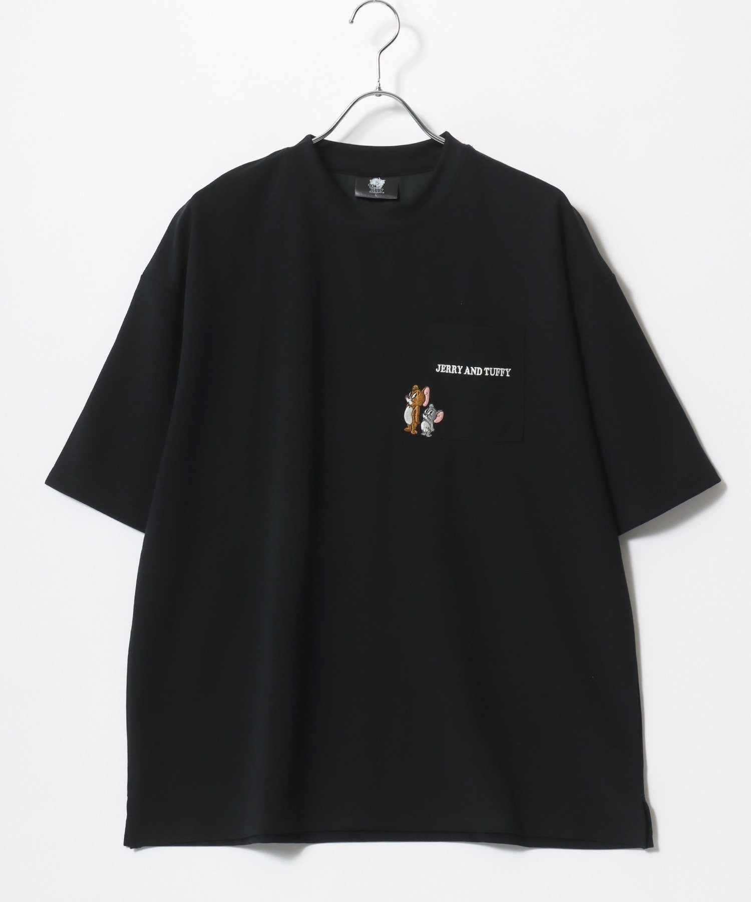【マルカワ/MARUKAWA / MEN】のTom&Jerry トムとジェリー Tシャツ メンズ オーバーサイズ 半袖 ユニセックス ポケT レディース ユニセックス インテリア・キッズ・メンズ・レディースファッション・服の通販 founy(ファウニー) 　ファッション　Fashion　メンズファッション　Fashion for Men　インナー　Innerwear　カーゴパンツ　Cargo Pants, Utility Pants　カーディガン　Cardigan, Knitwear　キャップ　Cap, Baseball Cap　キャラクター　Character, Licensed Characters　コンビ　Combo, Combination Style　吸水　Absorbent, Quick-Dry　サッカー　Seersucker, Summer Fabric　サロペット　Overalls, Salopette　サンダル　Sandals, Summer Shoes　シアー　Sheer, See-Through　シフォン　Chiffon, Lightweight Fabric　ショルダー　Shoulder, Shoulder Strap　ショーツ　Shorts, Short Pants　ショート　Short, Short Length　ジャケット　Jacket, Outerwear　ジーンズ　Jeans, Denim Pants　スニーカー　Sneakers, Trainers　スポーツ　Sports, Activewear　チュール　Tulip, Tulip Motif　デニム　Denim, Jeans Material　トレンド　Trend, Trending Now　ネコ　Cat, Feline Motif　長袖　Long Sleeve, Full Sleeve　バルーン　Balloon, Balloon Silhouette　パーカー　Hoodie, Parka　ビッグ　Big, Oversized　フロント　Front, Front Design　ブラック系その他2|ID: prp329100004983897 ipo3291000000037334847