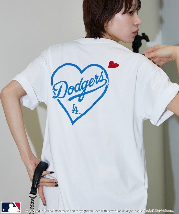 【フリークスストア/FREAK'S STORE】の機能性素材 別注 MLB バックプリント ハート Tシャツ 限定展開 インテリア・キッズ・メンズ・レディースファッション・服の通販 founy(ファウニー) 　ファッション　Fashion　レディースファッション　Fashion for Women　トップス・カットソー　Cut & Sew Tops　シャツ・ブラウス・オフィスカジュアル　Elegant Blouses & Button-Ups　ロングTシャツ・Tシャツ　Longline T-Shirts & Tees　バッグ　Bags　カーゴパンツ　Cargo Pants, Utility Pants　キャップ　Cap, Baseball Cap　グラフィック　Graphic, Graphic Design　コーデュロイ　Corduroy, Cord Fabric　吸水　Absorbent, Quick-Dry　シンプル　Simple, Minimal　スニーカー　Sneakers, Trainers　スポーツ　Sports, Activewear　スラックス　Slacks, Dress Pants　バランス　Balance, Style Balance　ビッグ　Big, Oversized　フロント　Front, Front Design　プリント　Print, Printed Pattern　別注　Limited Edition, Custom Order　ミックス　Mix, Mixed Style　モチーフ　Motif, Design Theme　ユニセックス　Unisex, Genderless　リラックス　Relax, Relaxed Fit　ルーズ　Loose, Oversized　ロング　Long, Long-Length　S/S・春夏　SS, Spring/Summer, Warm Season　おすすめ　Recommended / Our Picks　夏　Summer　エレガント 上品　Elegant　ホワイト|ID: prp329100004983957 ipo3291000000037335143