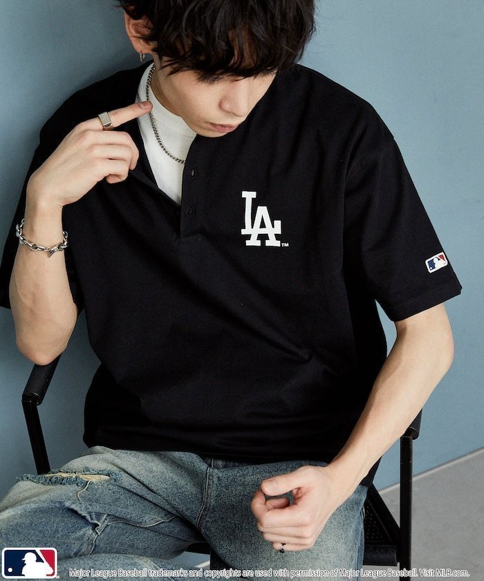 【フリークスストア/FREAK'S STORE】の機能性素材 別注 MLB ロゴプリント ヘンリーネック オーバーサイズ Tシャツ 限定展開 インテリア・キッズ・メンズ・レディースファッション・服の通販 founy(ファウニー) 　ファッション　Fashion　レディースファッション　Fashion for Women　トップス・カットソー　Cut & Sew Tops　シャツ・ブラウス・オフィスカジュアル　Elegant Blouses & Button-Ups　ロングTシャツ・Tシャツ　Longline T-Shirts & Tees　インナー　Innerwear　ヴィンテージ　Vintage Style　吸水　Absorbent, Quick-Dry　スポーツ　Sports, Activewear　トレンド　Trend, Trending Now　ドレス　Dress, One-Piece　ビッグ　Big, Oversized　フロント　Front, Front Design　プリント　Print, Printed Pattern　別注　Limited Edition, Custom Order　メンズ　Men's, Menswear　ユニセックス　Unisex, Genderless　リラックス　Relax, Relaxed Fit　ルーズ　Loose, Oversized　S/S・春夏　SS, Spring/Summer, Warm Season　夏　Summer　エレガント 上品　Elegant　2026年　2026　2026春夏・S/S　Spring/Summer 2026 SS26　ブラック|ID: prp329100004983958 ipo3291000000037335153