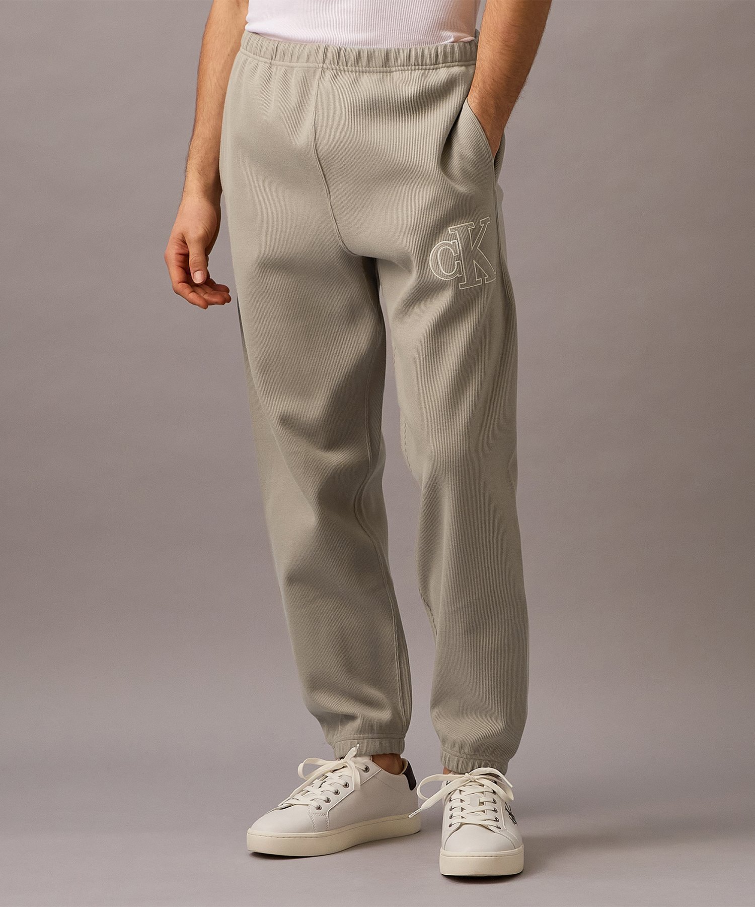 【カルバンクライン/Calvin Klein / MEN】のCalvin Klein Jeans/【公式ショップ】 カルバンクライン ダブルニットジョガーパンツ Calvin Klein Jeans 4RB003G インテリア・キッズ・メンズ・レディースファッション・服の通販 founy(ファウニー) 　ファッション　Fashion　メンズファッション　Fashion for Men　ボトムス　Bottoms　ジーンズ　Jeans, Denim Pants　スタイリッシュ　Stylish, Fashionable　スポーティ　Sporty, Casual Athletic　セーター　Sweater, Knitwear　ダブル　Double, Double-Breasted　定番　Standard, Basic Item　ポケット　Pocket, Pocket Detail　モダン　Modern, Contemporary　レギュラー　Regular, Standard Fit　Vintage Khaki|ID: prp329100004983988 ipo3291000000037335264